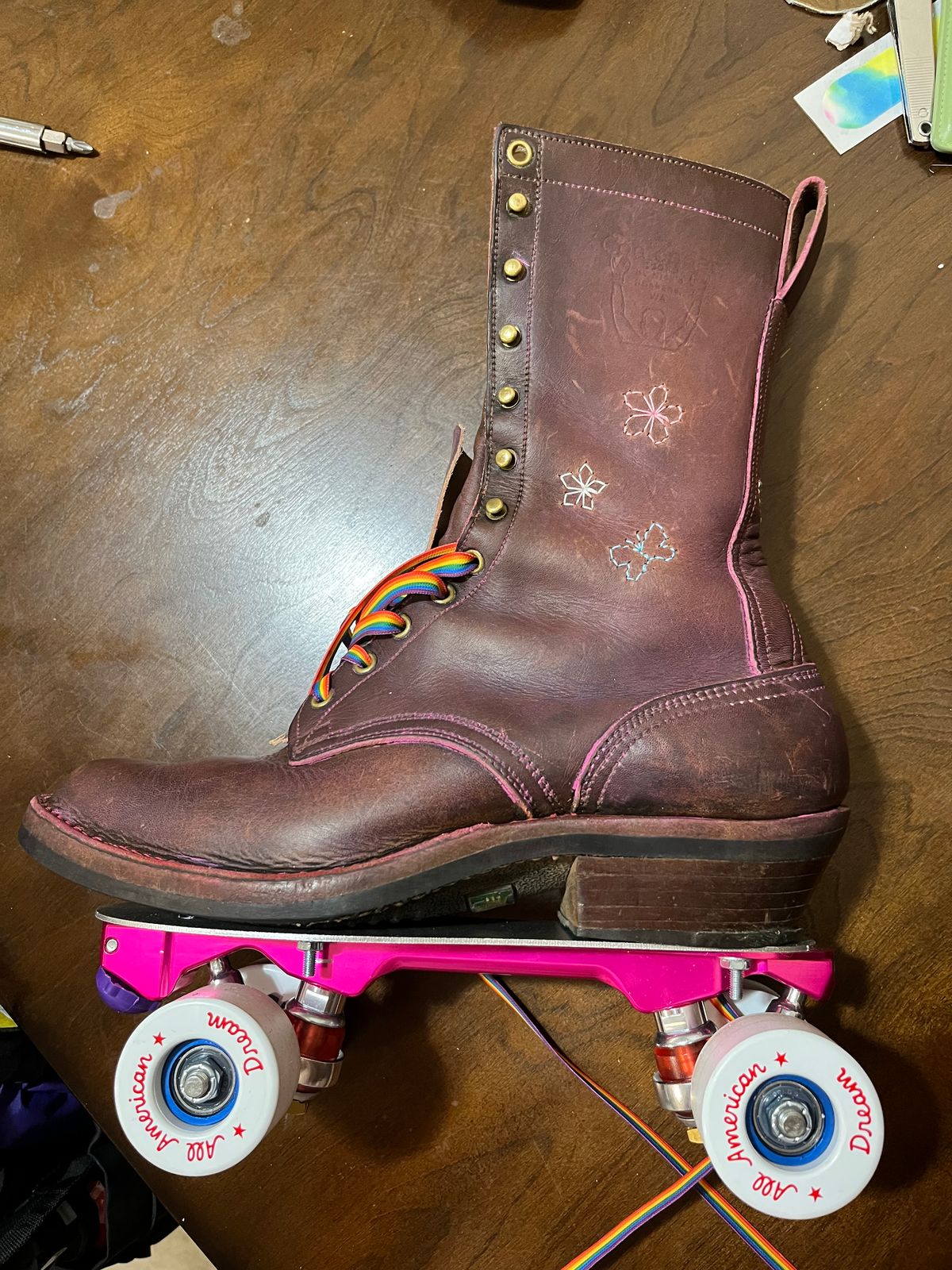 Photo by bobbi1981 on July 4, 2025 of the Nicks Packer Roller Skates in Tan.