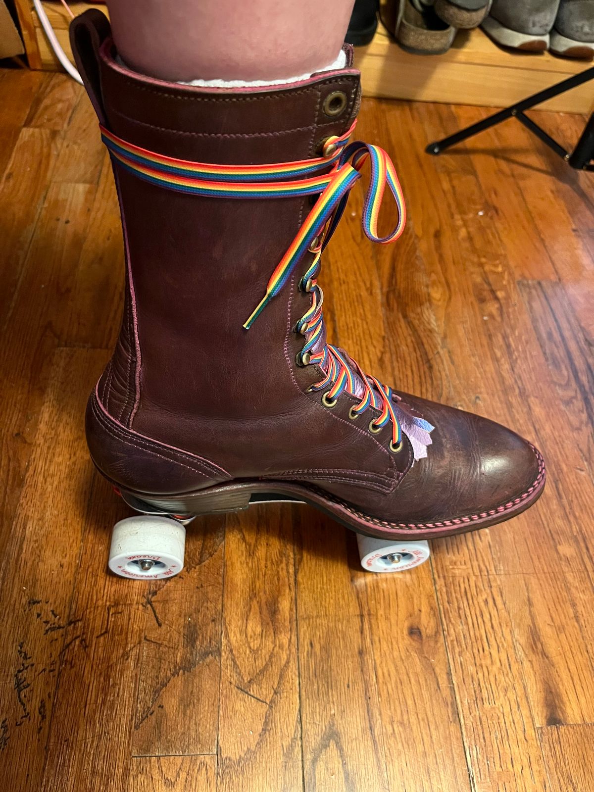 Photo by bobbi1981 on July 3, 2025 of the Nicks Packer Roller Skates in Tan.