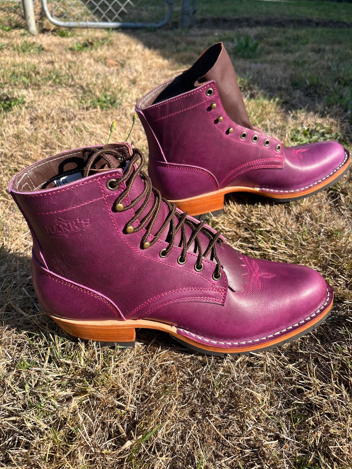 Photo by bobbi1981 on September 18, 2025 of the Frank's Boots Frontier Packer MTO in Horween Cypress Tokyo Purple.