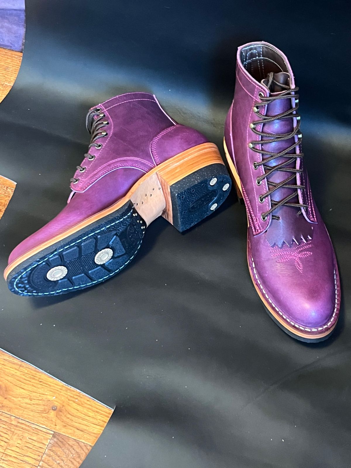 Photo by bobbi1981 on September 18, 2025 of the Frank's Boots Frontier Packer MTO in Horween Cypress Tokyo Purple.