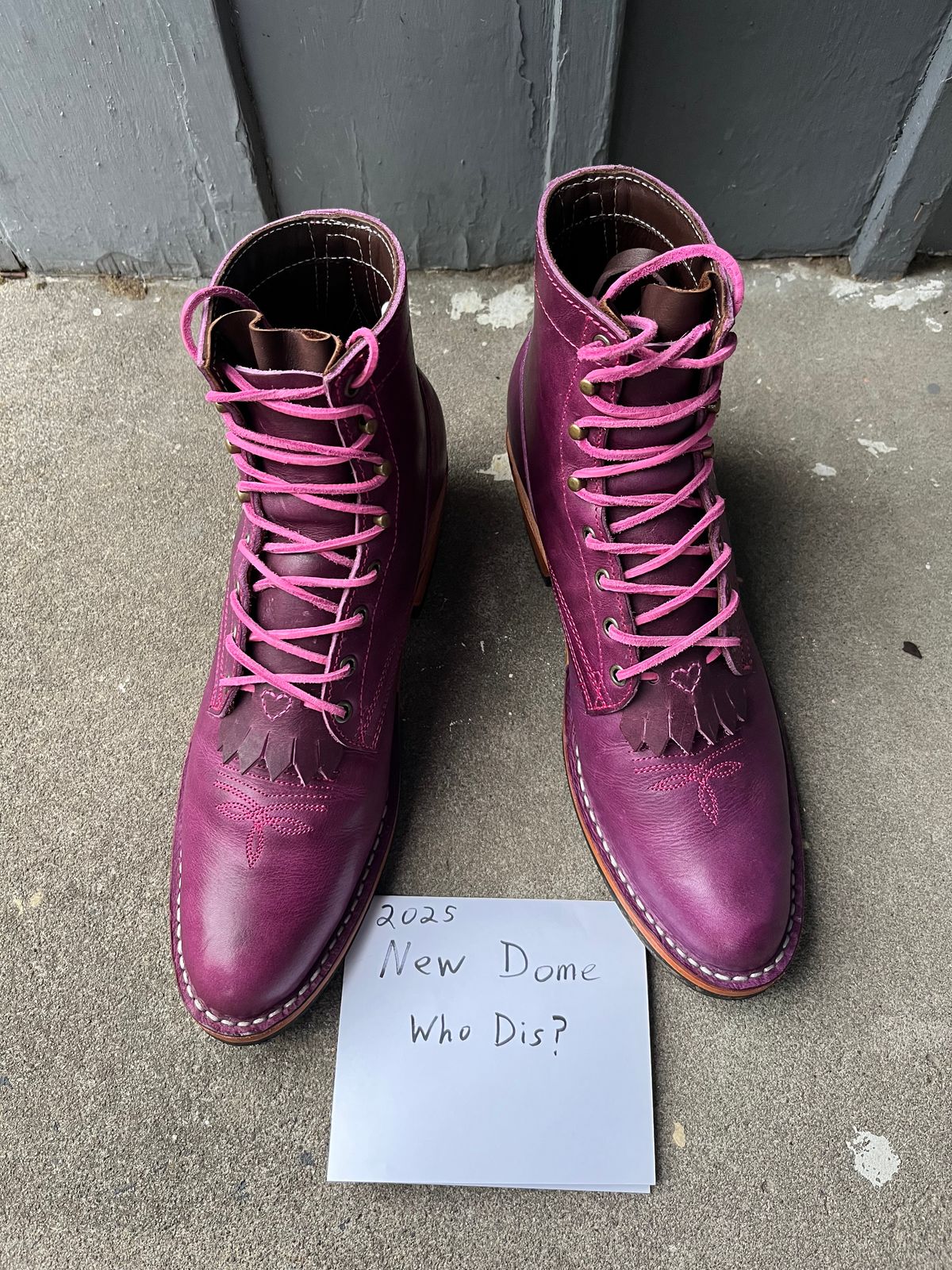 Photo by bobbi1981 on October 1, 2025 of the Frank's Boots Frontier Packer MTO in Horween Cypress Tokyo Purple.