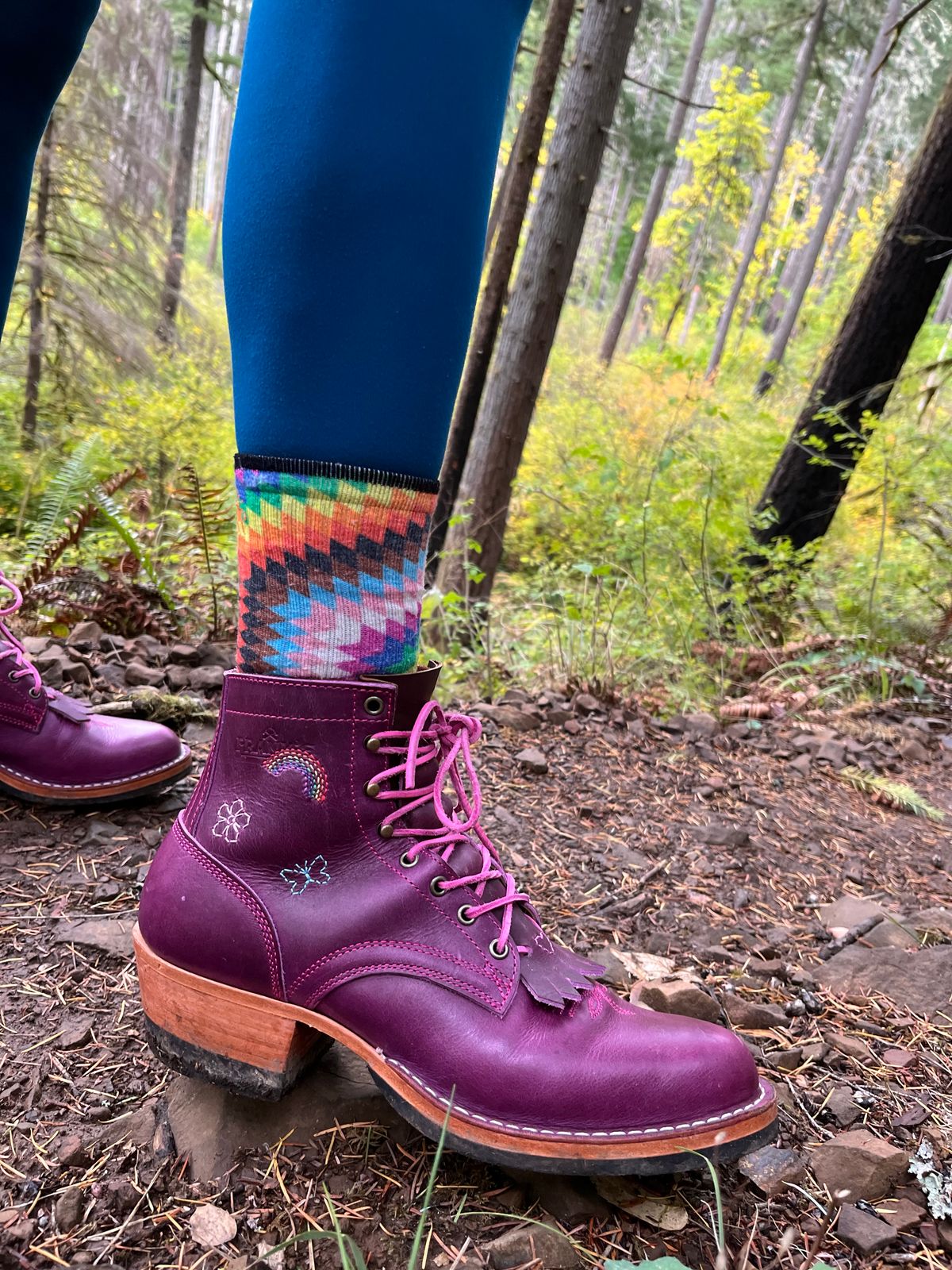 Photo by bobbi1981 on October 13, 2025 of the Frank's Boots Frontier Packer MTO in Horween Cypress Tokyo Purple.