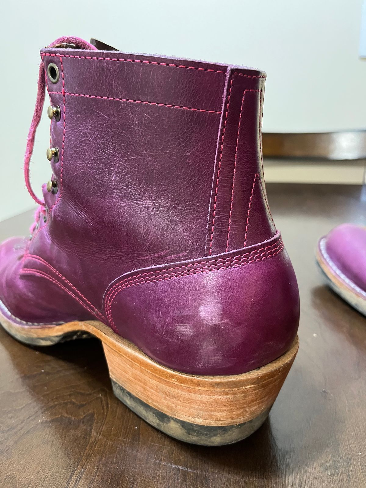 Photo by bobbi1981 on December 21, 2025 of the Frank's Boots Frontier Packer MTO in Horween Cypress Tokyo Purple.