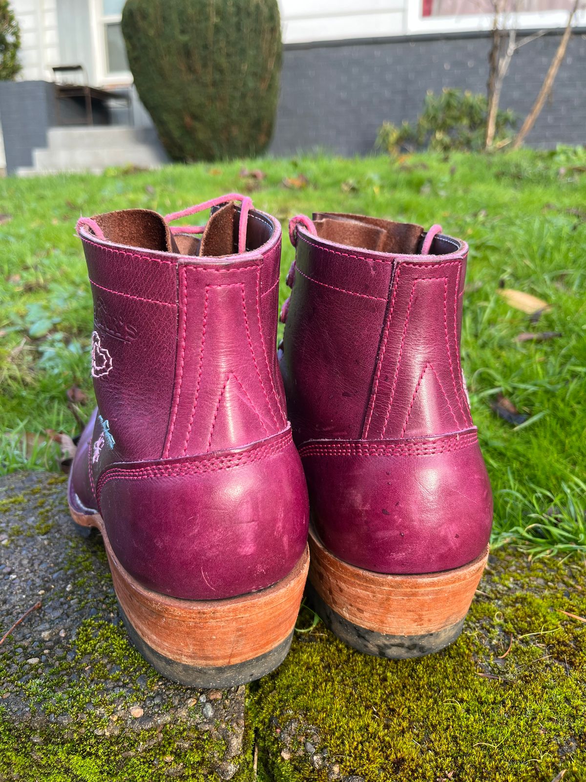 Photo by bobbi1981 on January 5, 2026 of the Frank's Boots Frontier Packer MTO in Horween Cypress Tokyo Purple.