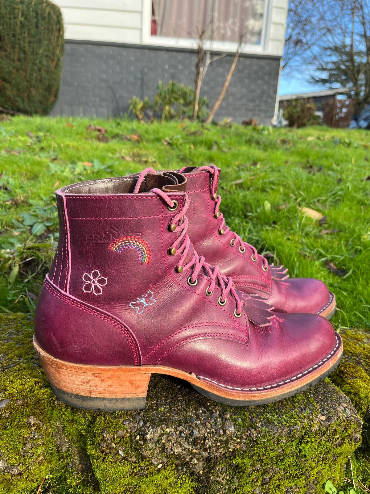 Photo by bobbi1981 on January 5, 2026 of the Frank's Boots Frontier Packer MTO in Horween Cypress Tokyo Purple.