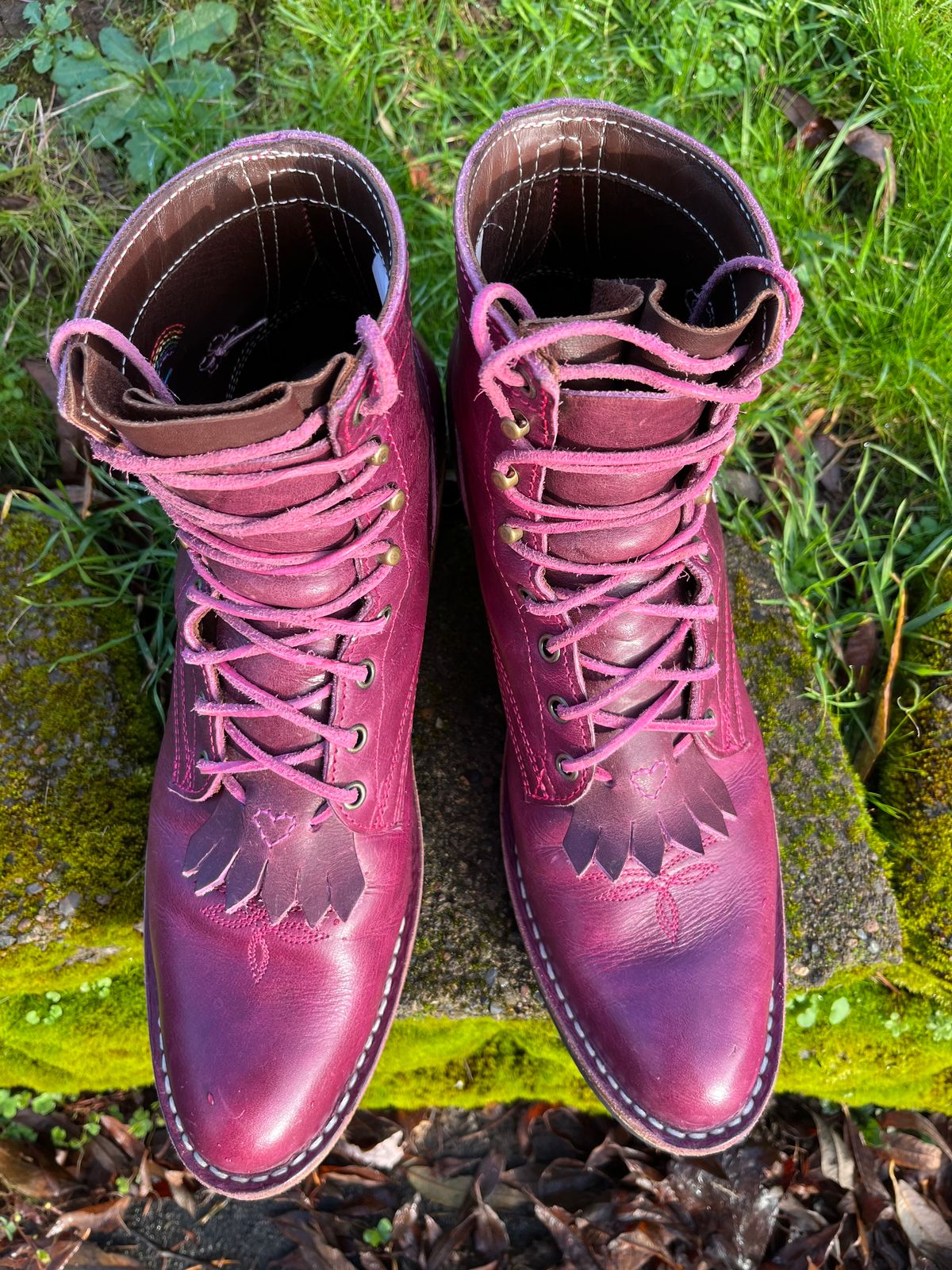 Photo by bobbi1981 on January 5, 2026 of the Frank's Boots Frontier Packer MTO in Horween Cypress Tokyo Purple.