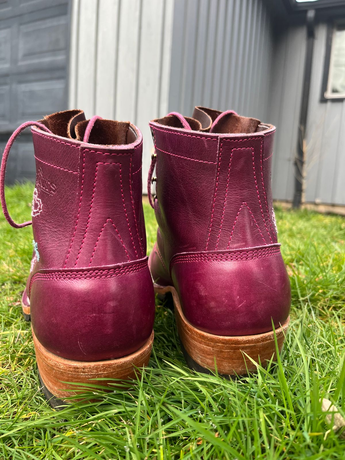 Photo by bobbi1981 on February 3, 2026 of the Frank's Boots Frontier Packer MTO in Horween Cypress Tokyo Purple.