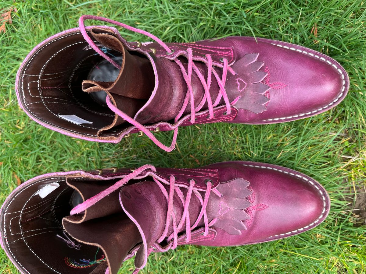 Photo by bobbi1981 on February 3, 2026 of the Frank's Boots Frontier Packer MTO in Horween Cypress Tokyo Purple.