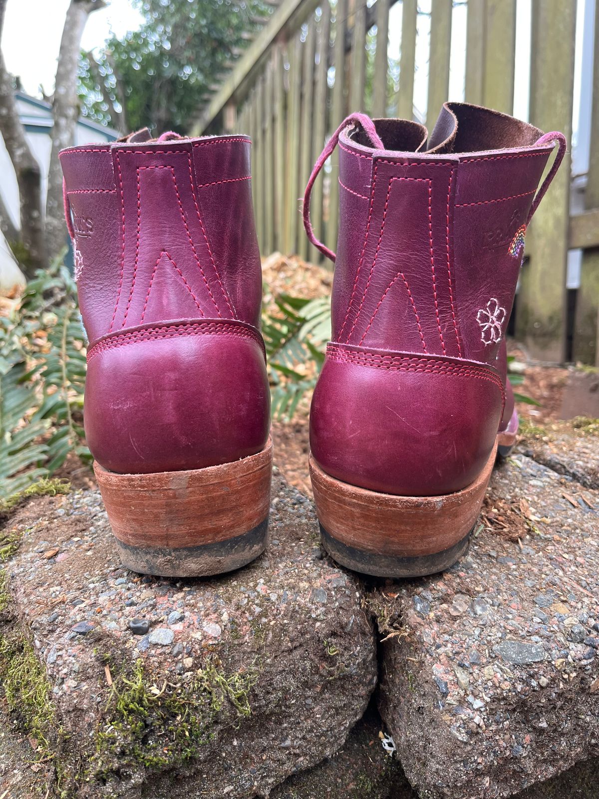 Photo by bobbi1981 on March 1, 2026 of the Frank's Boots Frontier Packer MTO in Horween Cypress Tokyo Purple.