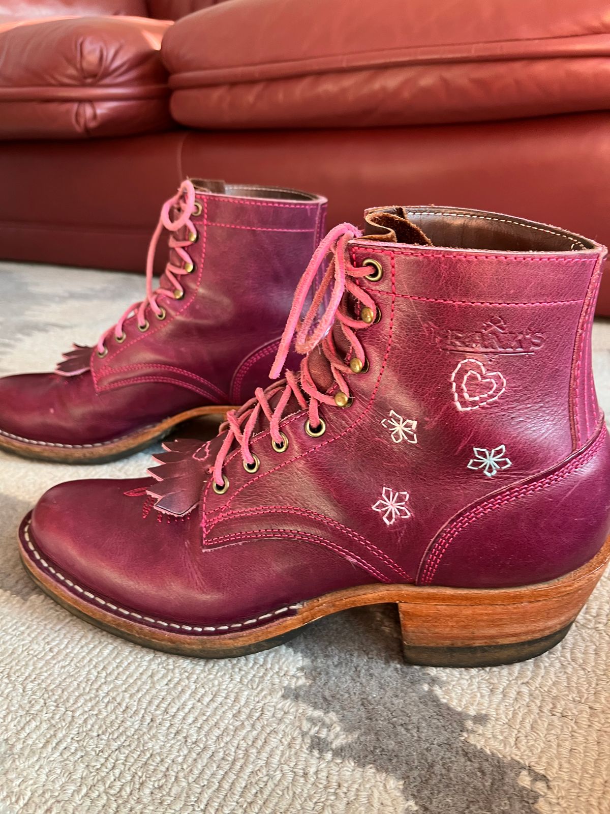 Photo by bobbi1981 on April 3, 2026 of the Frank's Boots Frontier Packer MTO in Horween Cypress Tokyo Purple.