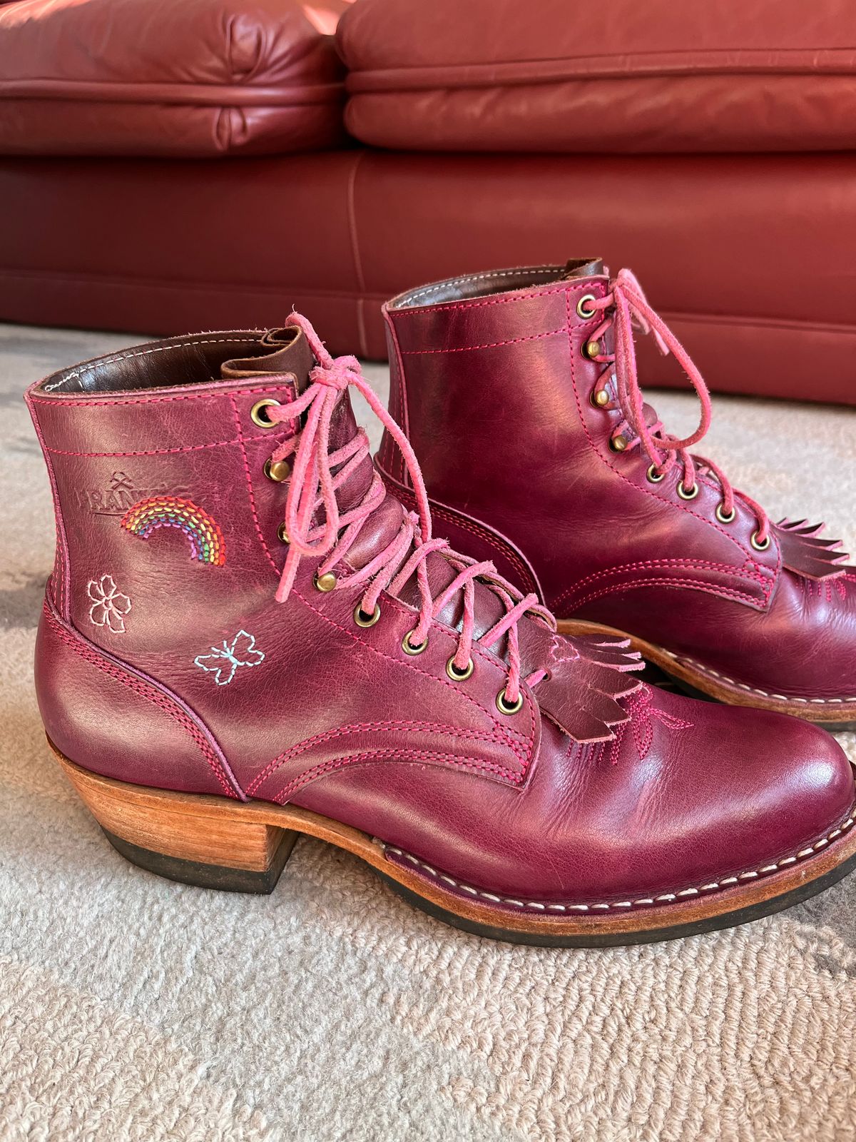 Photo by bobbi1981 on April 3, 2026 of the Frank's Boots Frontier Packer MTO in Horween Cypress Tokyo Purple.
