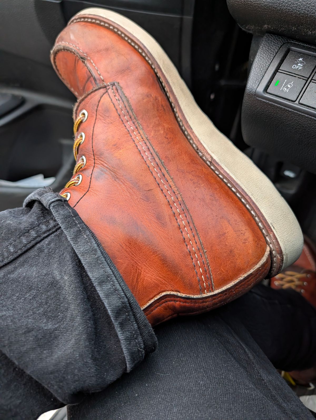 Photo by Ginde0666 on May 10, 2026 of the Red Wing 8-Inch Classic Moc in S.B. Foot Oro Legacy.