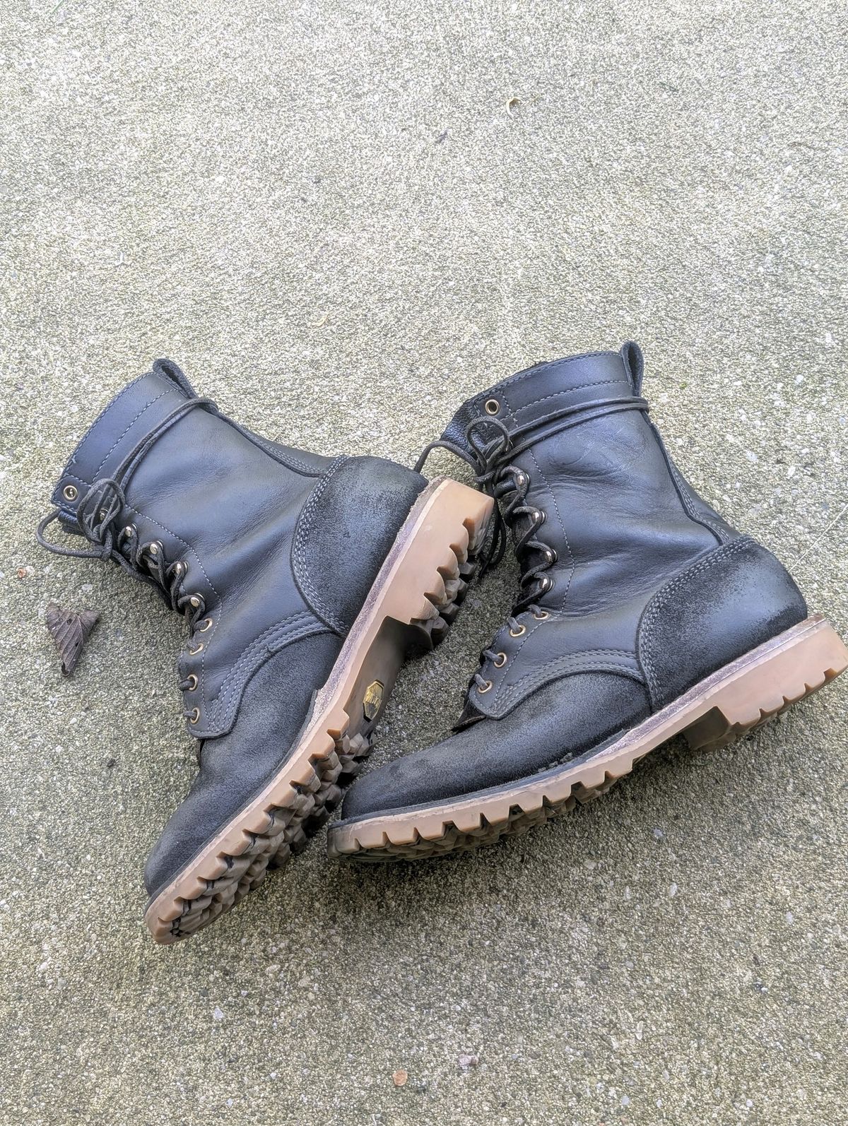 Photo by Ginde0666 on April 23, 2025 of the JK Boots O.T. in Seidel Black Oil Tan & Seidel Black Oil Tan.