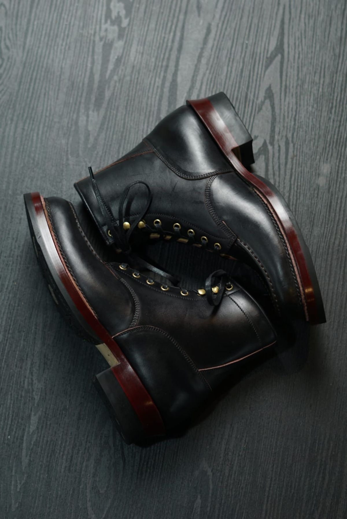 Photo by satriaamp on October 3, 2025 of the Sagara Legacy X Moc in Maryam Horsebutt Burgundy Overdyed Black.