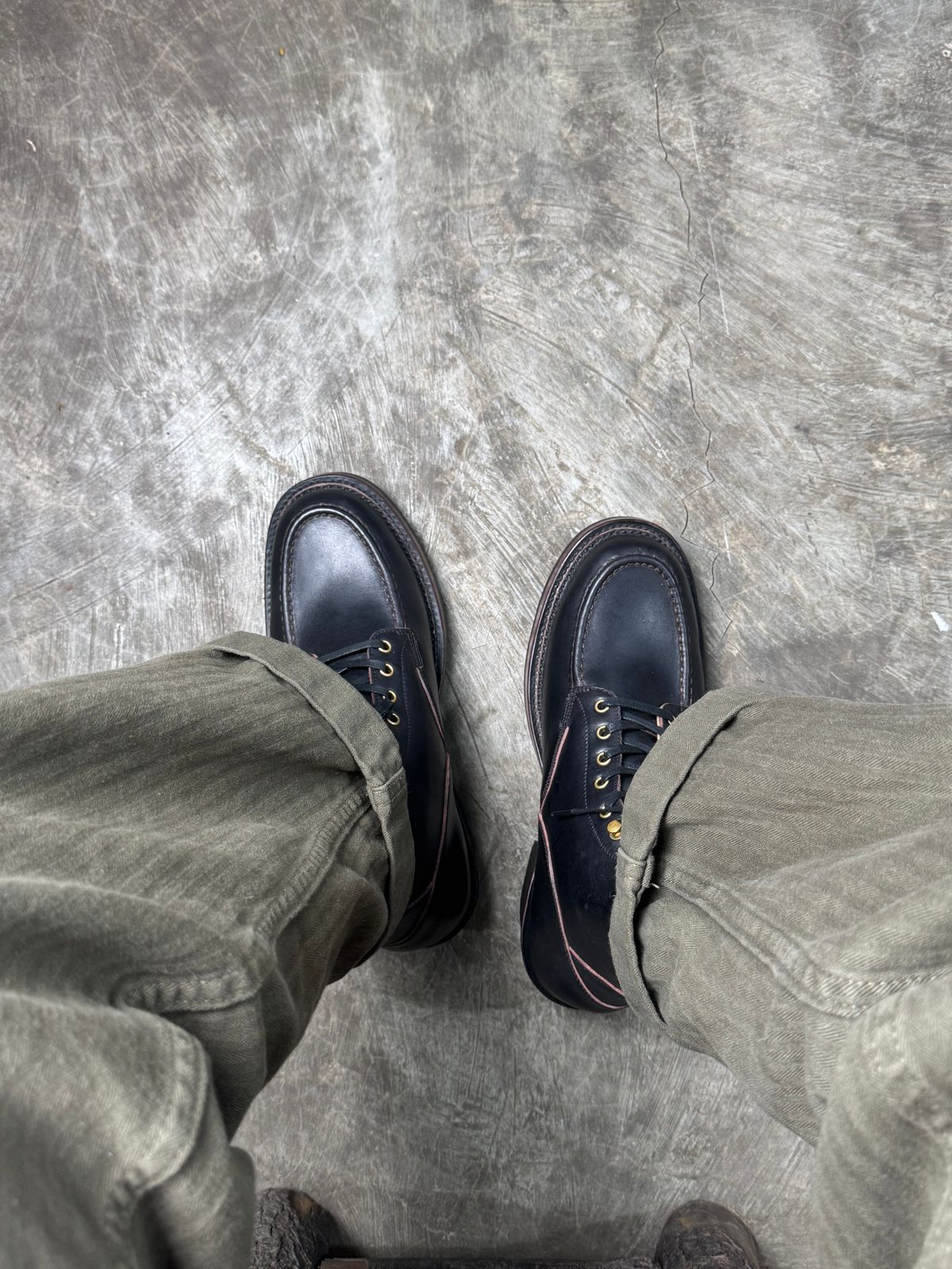 Photo by satriaamp on October 9, 2025 of the Sagara Legacy X Moc in Maryam Horsebutt Burgundy Overdyed Black.