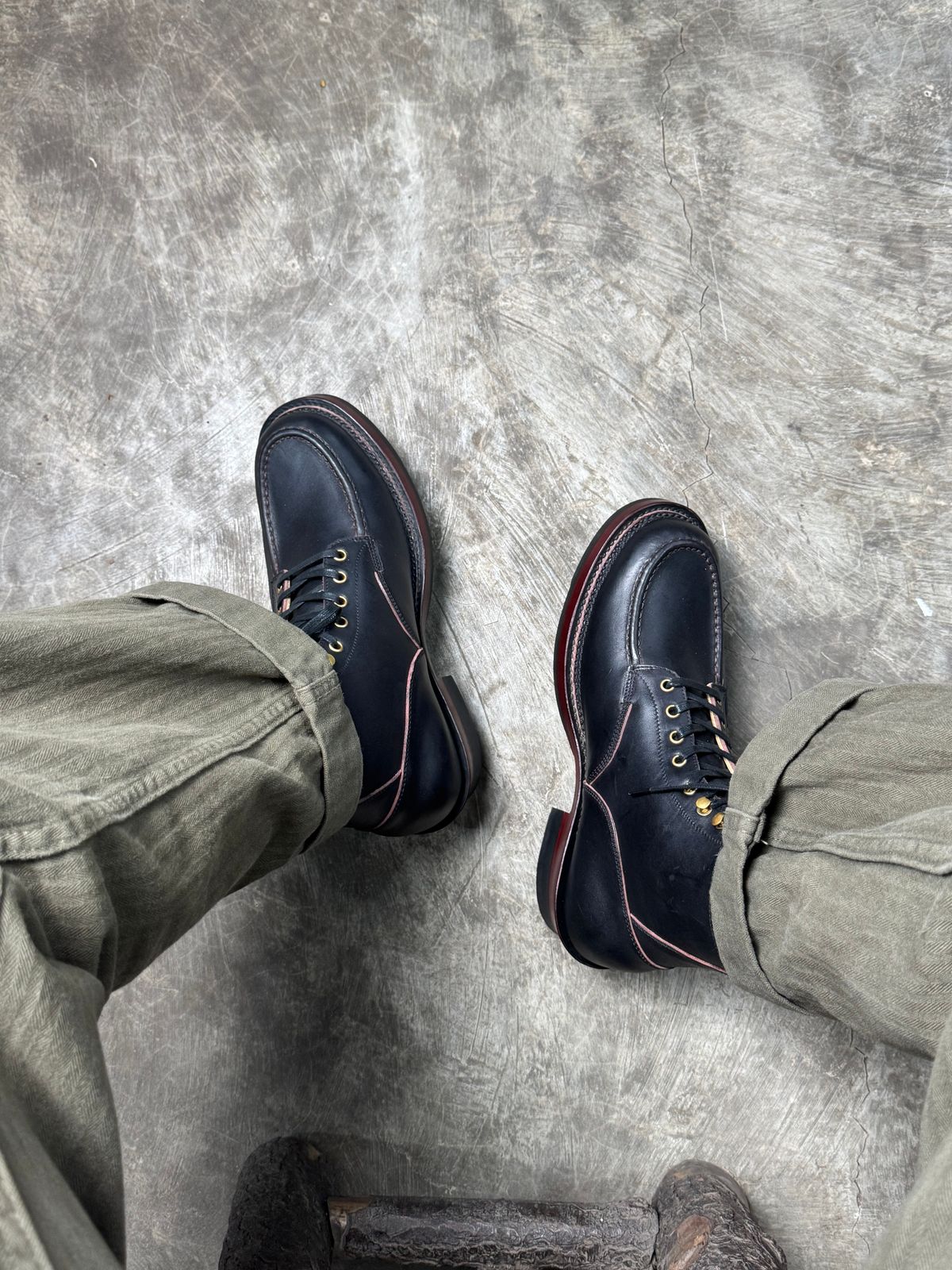 Photo by satriaamp on October 9, 2025 of the Sagara Legacy X Moc in Maryam Horsebutt Burgundy Overdyed Black.