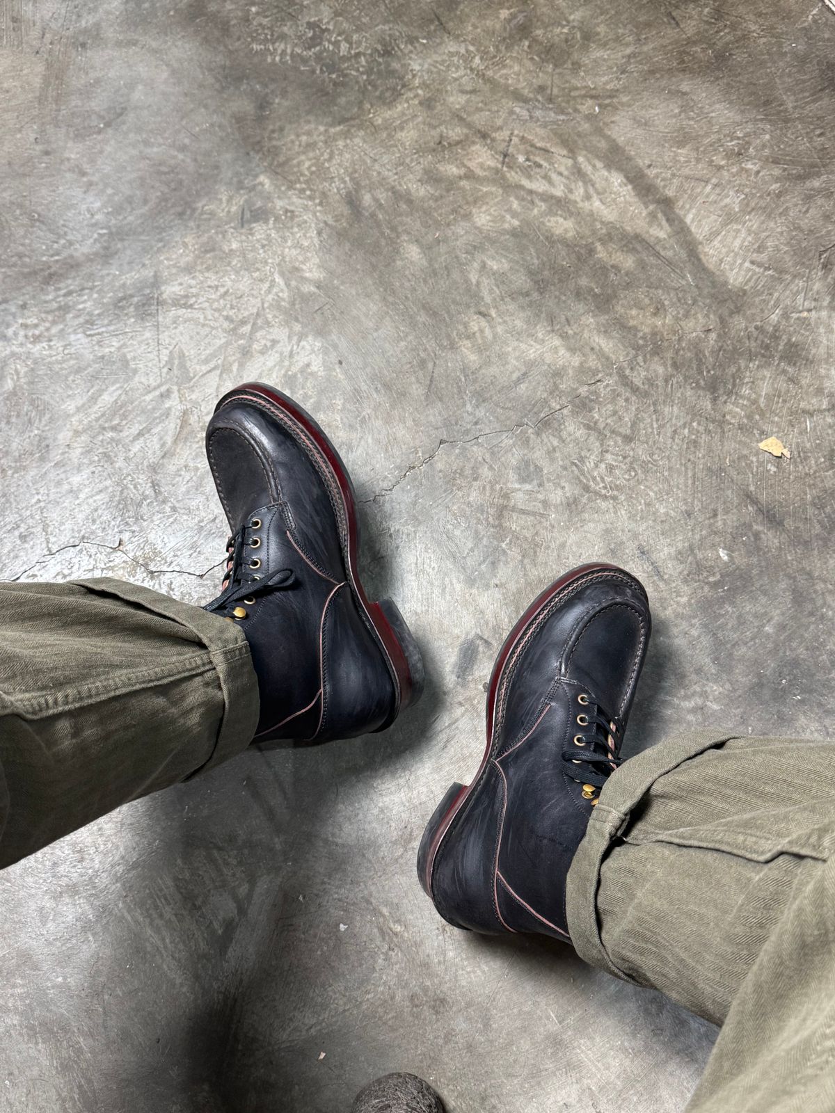 Photo by satriaamp on October 27, 2025 of the Sagara Legacy X Moc in Maryam Horsebutt Burgundy Overdyed Black.