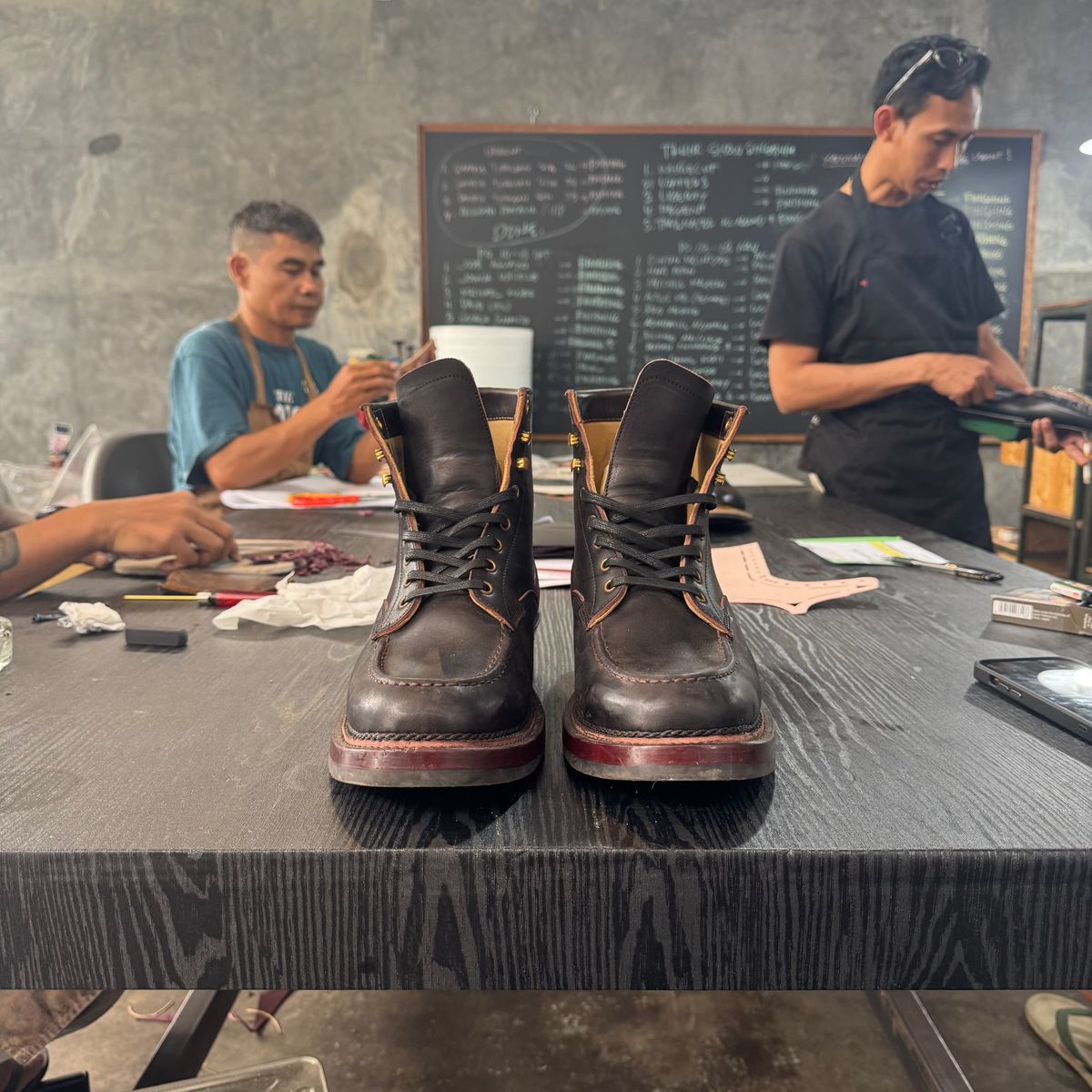 Photo by satriaamp on November 6, 2025 of the Sagara YARDMASTER in Maryam Horsebutt Burgundy Overdyed Black.