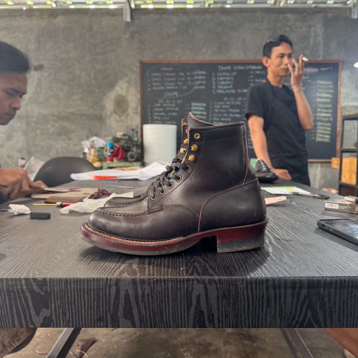 Photo by satriaamp on November 6, 2025 of the Sagara YARDMASTER in Maryam Horsebutt Burgundy Overdyed Black.