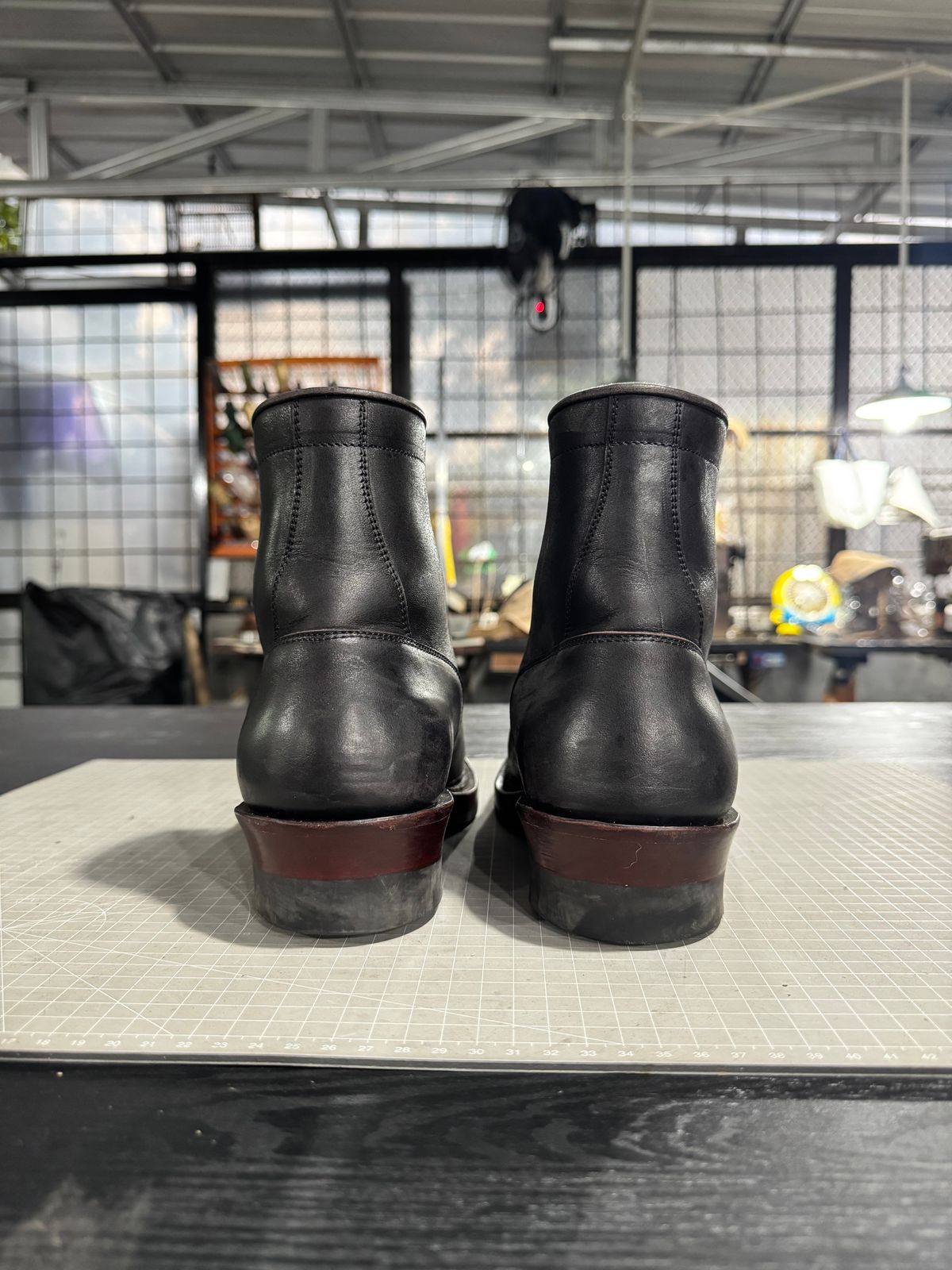 Photo by satriaamp on December 5, 2025 of the Sagara YARDMASTER in Maryam Horsebutt Burgundy Overdyed Black.