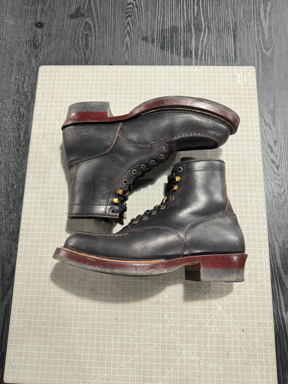 Photo by satriaamp on December 5, 2025 of the Sagara YARDMASTER in Maryam Horsebutt Burgundy Overdyed Black.