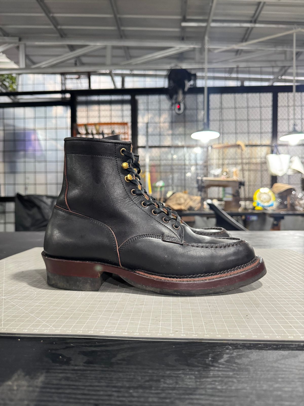 Photo by satriaamp on December 5, 2025 of the Sagara YARDMASTER in Maryam Horsebutt Burgundy Overdyed Black.