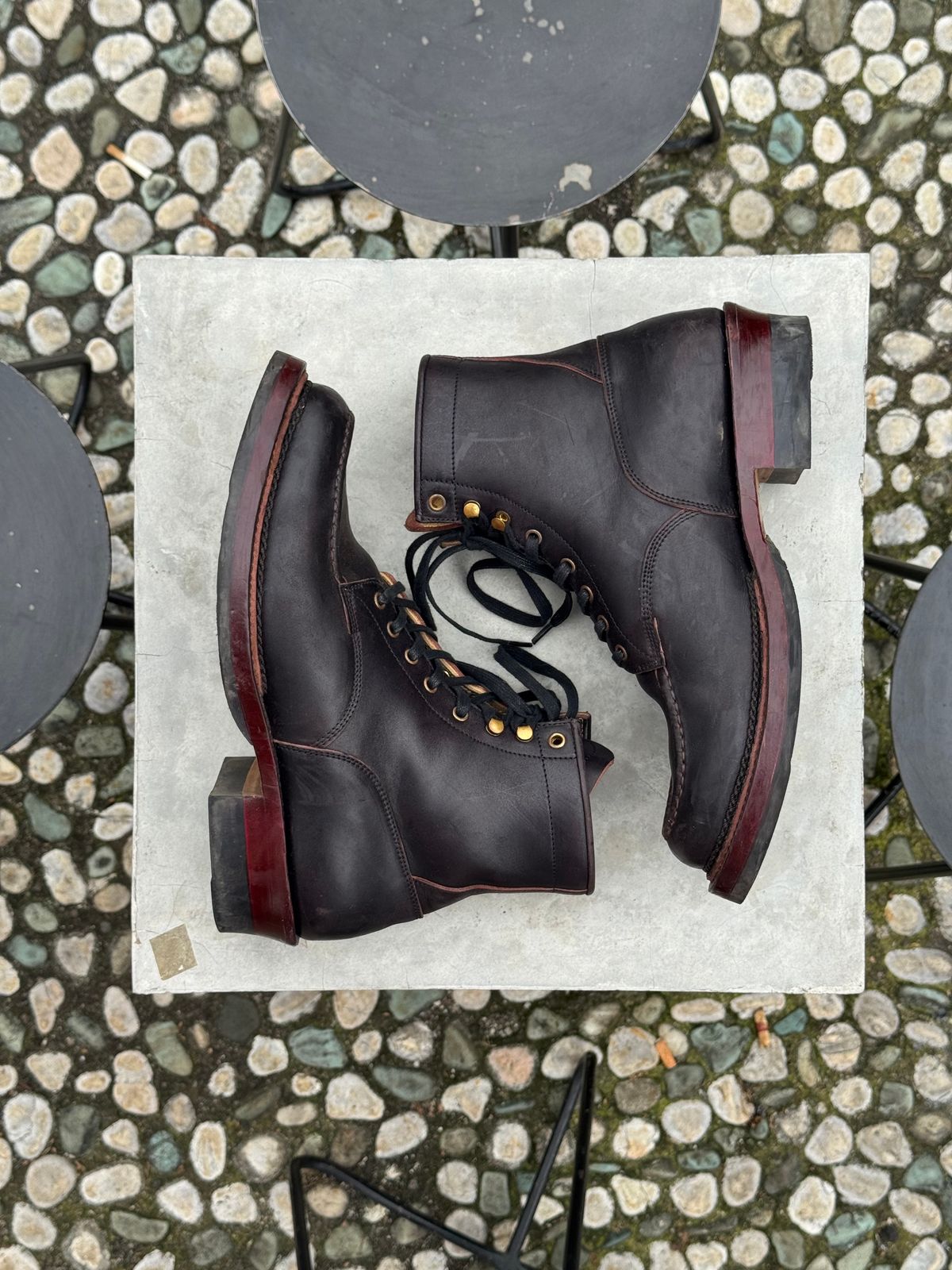 Photo by satriaamp on January 5, 2026 of the Sagara YARDMASTER in Maryam Horsebutt Burgundy Overdyed Black.