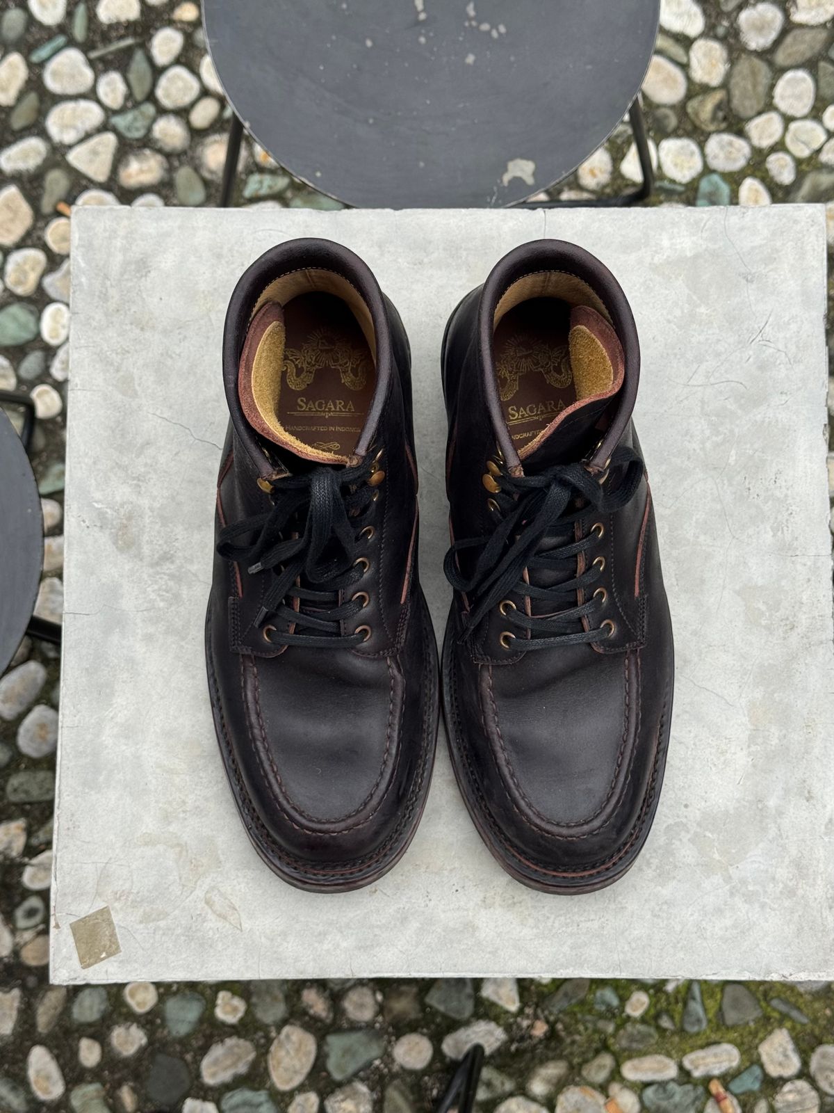 Photo by satriaamp on January 5, 2026 of the Sagara YARDMASTER in Maryam Horsebutt Burgundy Overdyed Black.