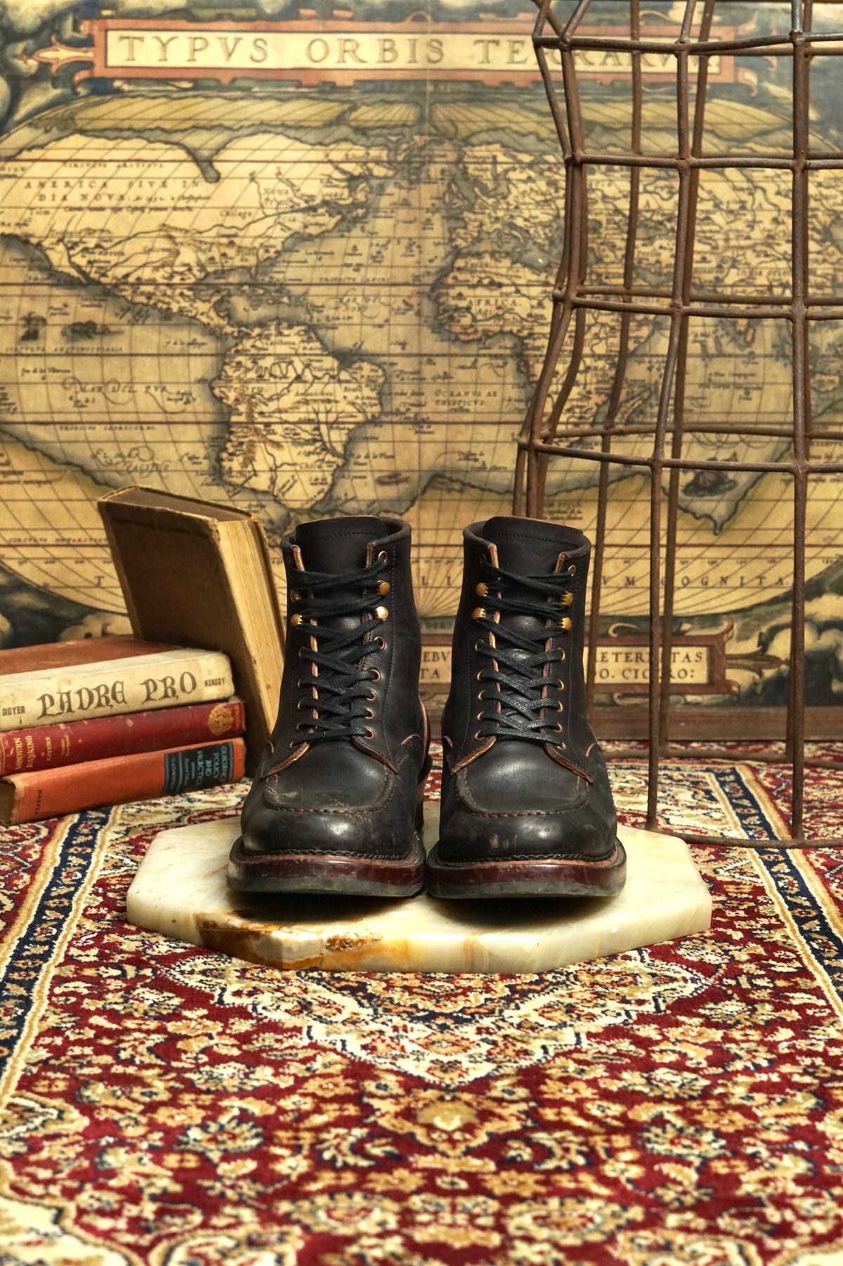 Photo by satriaamp on February 2, 2026 of the Sagara YARDMASTER in Maryam Horsebutt Burgundy Overdyed Black.