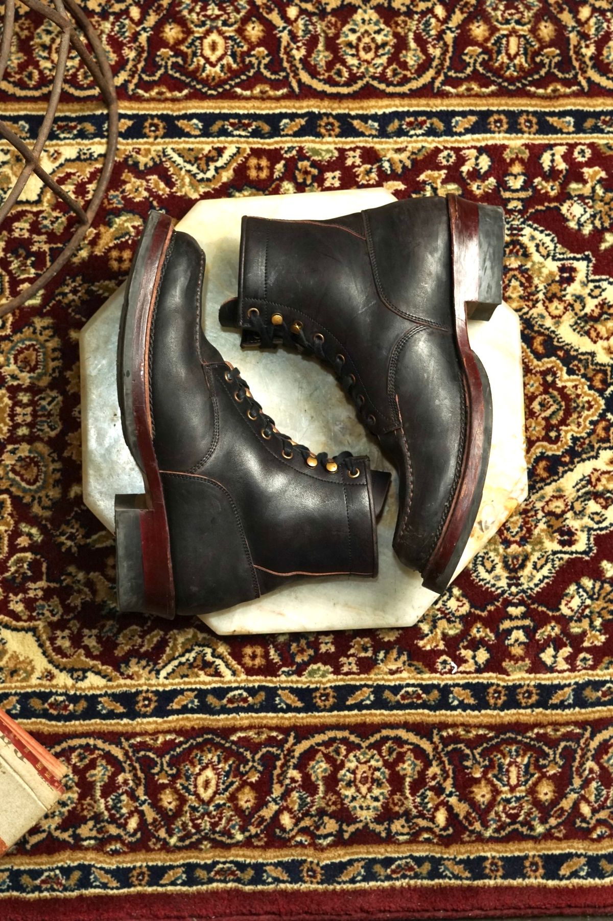 Photo by satriaamp on February 2, 2026 of the Sagara YARDMASTER in Maryam Horsebutt Burgundy Overdyed Black.