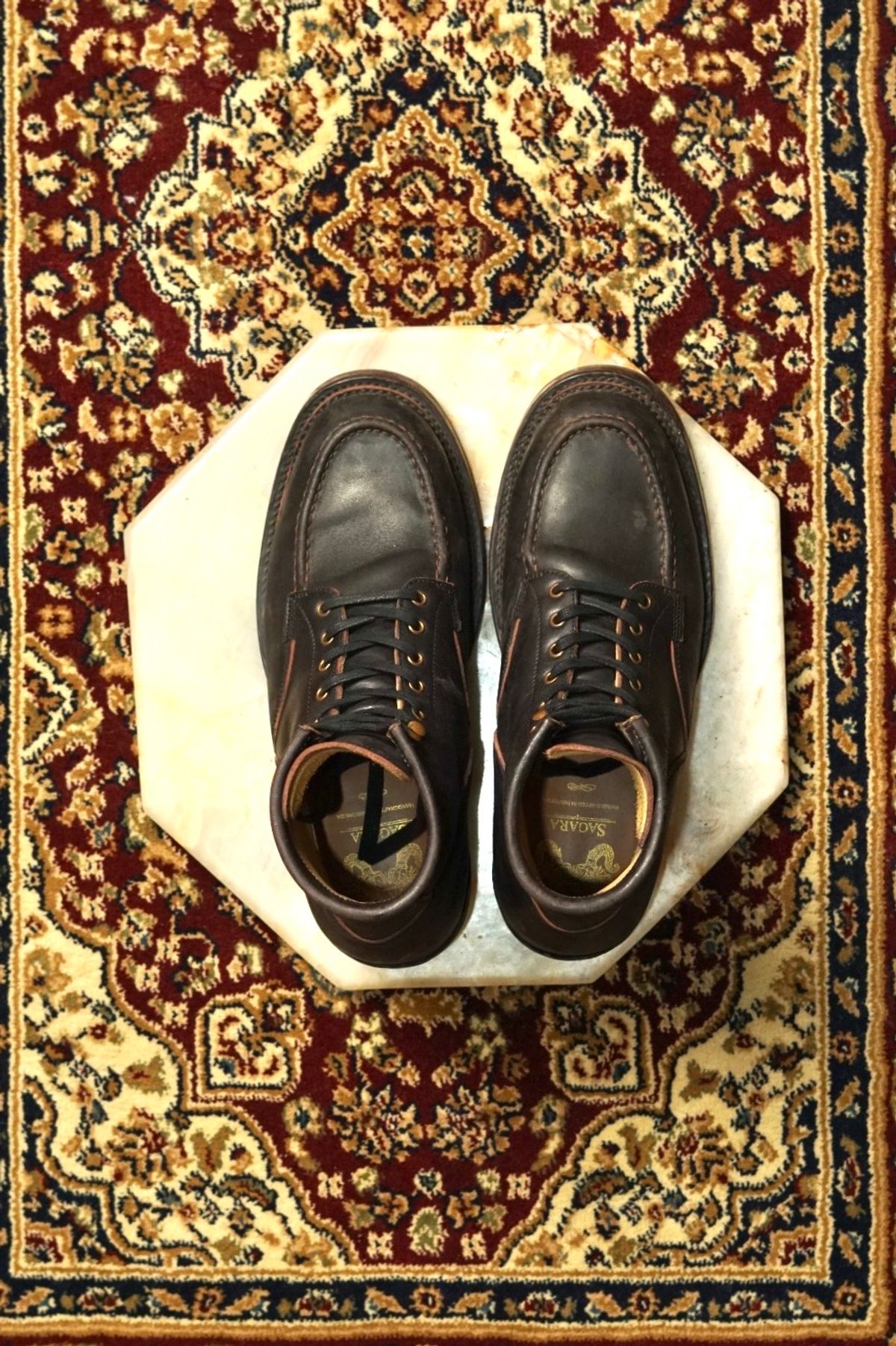 Photo by satriaamp on February 5, 2026 of the Sagara YARDMASTER in Maryam Horsebutt Burgundy Overdyed Black.