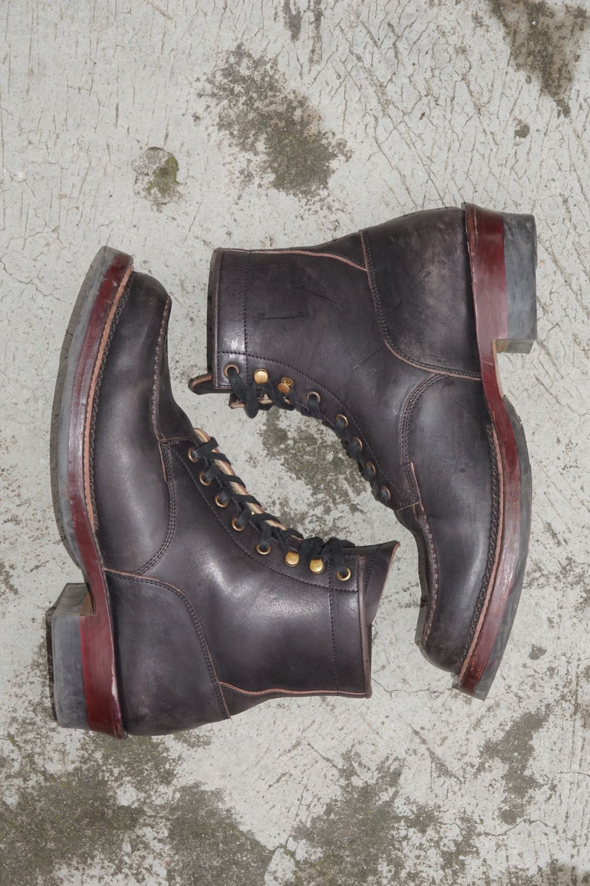 Photo by satriaamp on April 1, 2026 of the Sagara YARDMASTER in Maryam Horsebutt Burgundy Overdyed Black.