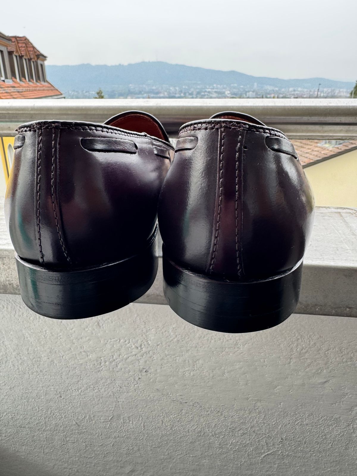 Photo by yankinschweiz on October 3, 2025 of the Alden 563 Tassel Moccasin Loafer in Horween Color 8 Shell Cordovan.