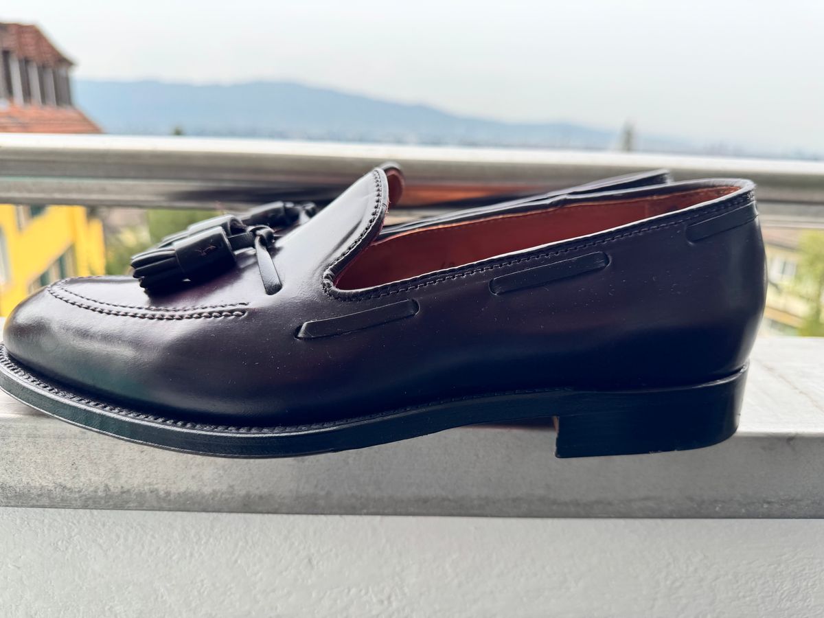 Photo by yankinschweiz on October 3, 2025 of the Alden 563 Tassel Moccasin Loafer in Horween Color 8 Shell Cordovan.