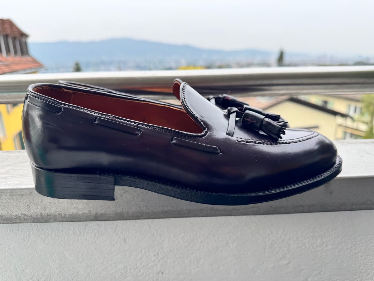 Photo by yankinschweiz on October 3, 2025 of the Alden 563 Tassel Moccasin Loafer in Horween Color 8 Shell Cordovan.