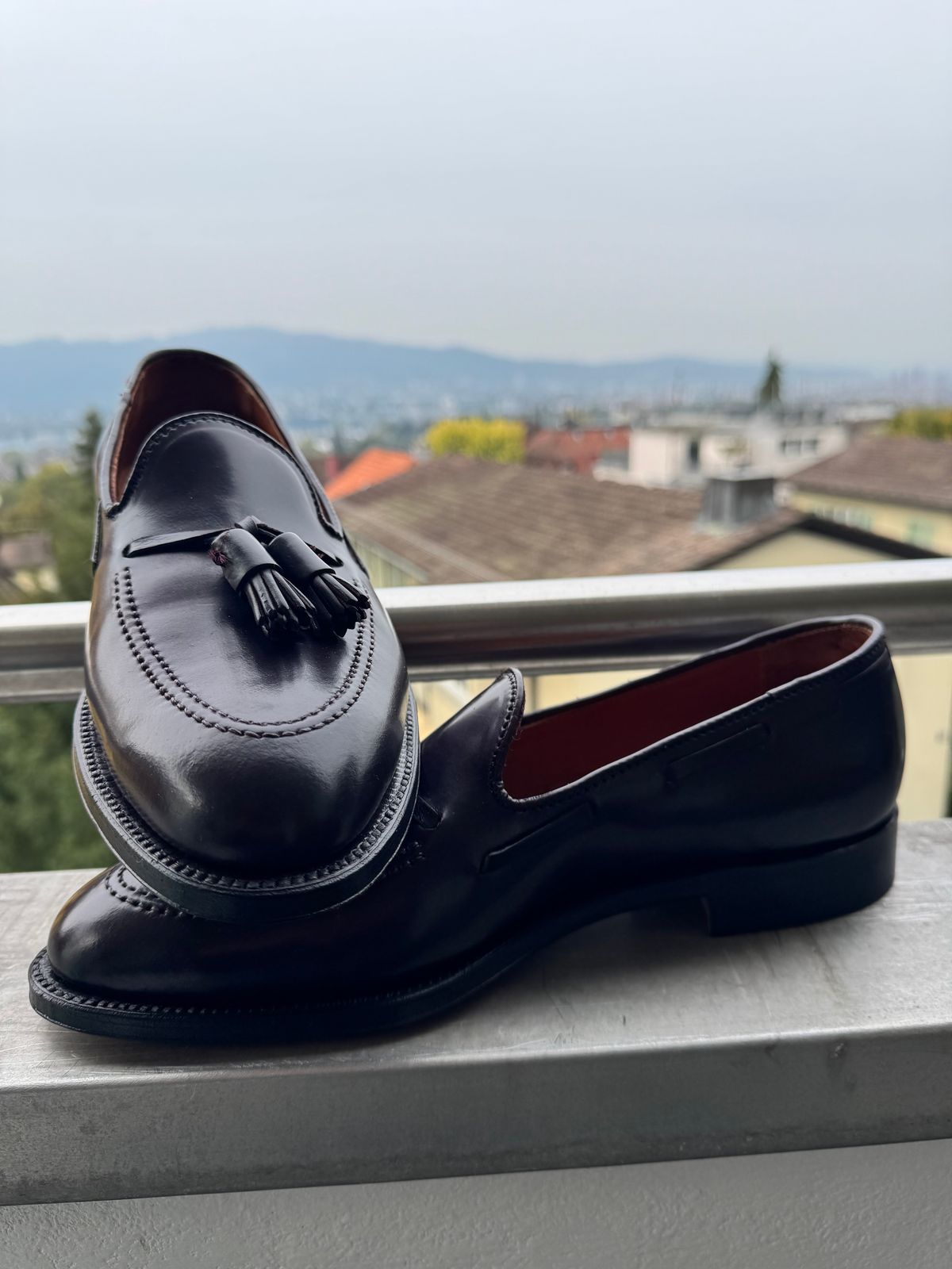 Photo by yankinschweiz on October 3, 2025 of the Alden 563 Tassel Moccasin Loafer in Horween Color 8 Shell Cordovan.
