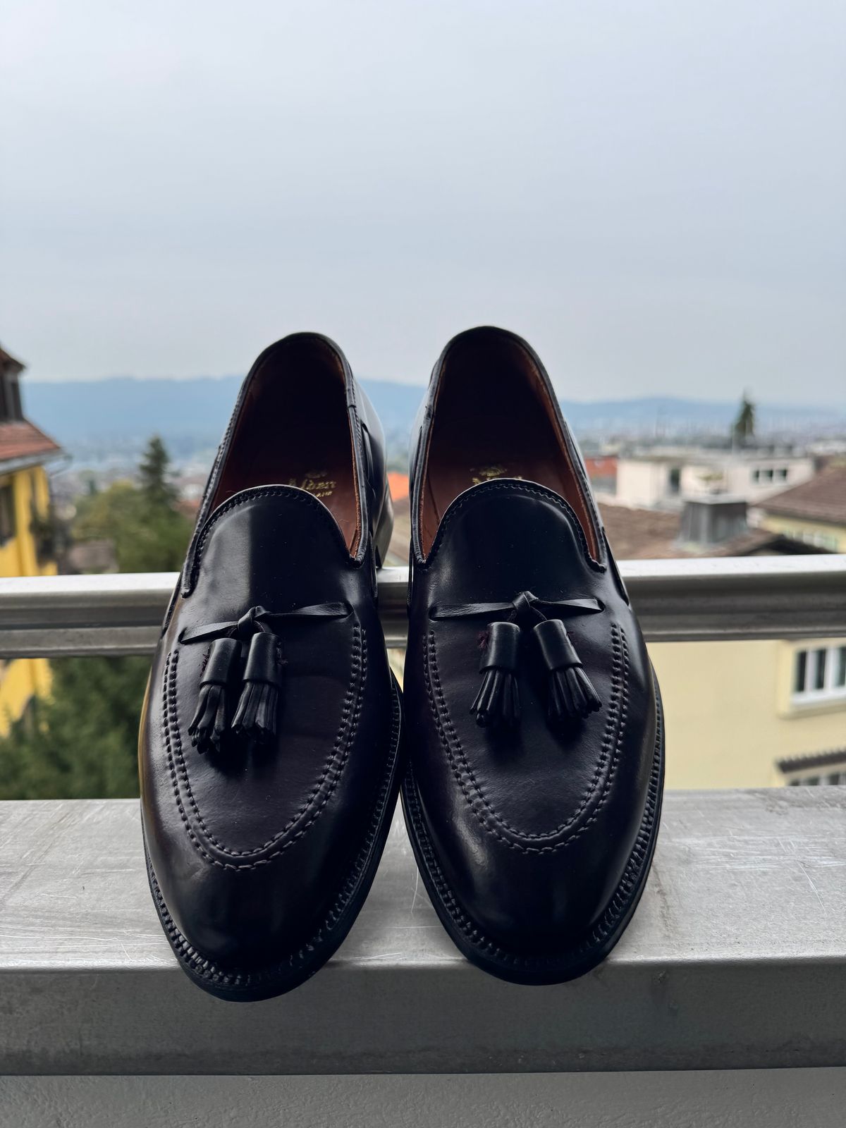 Photo by yankinschweiz on October 3, 2025 of the Alden 563 Tassel Moccasin Loafer in Horween Color 8 Shell Cordovan.