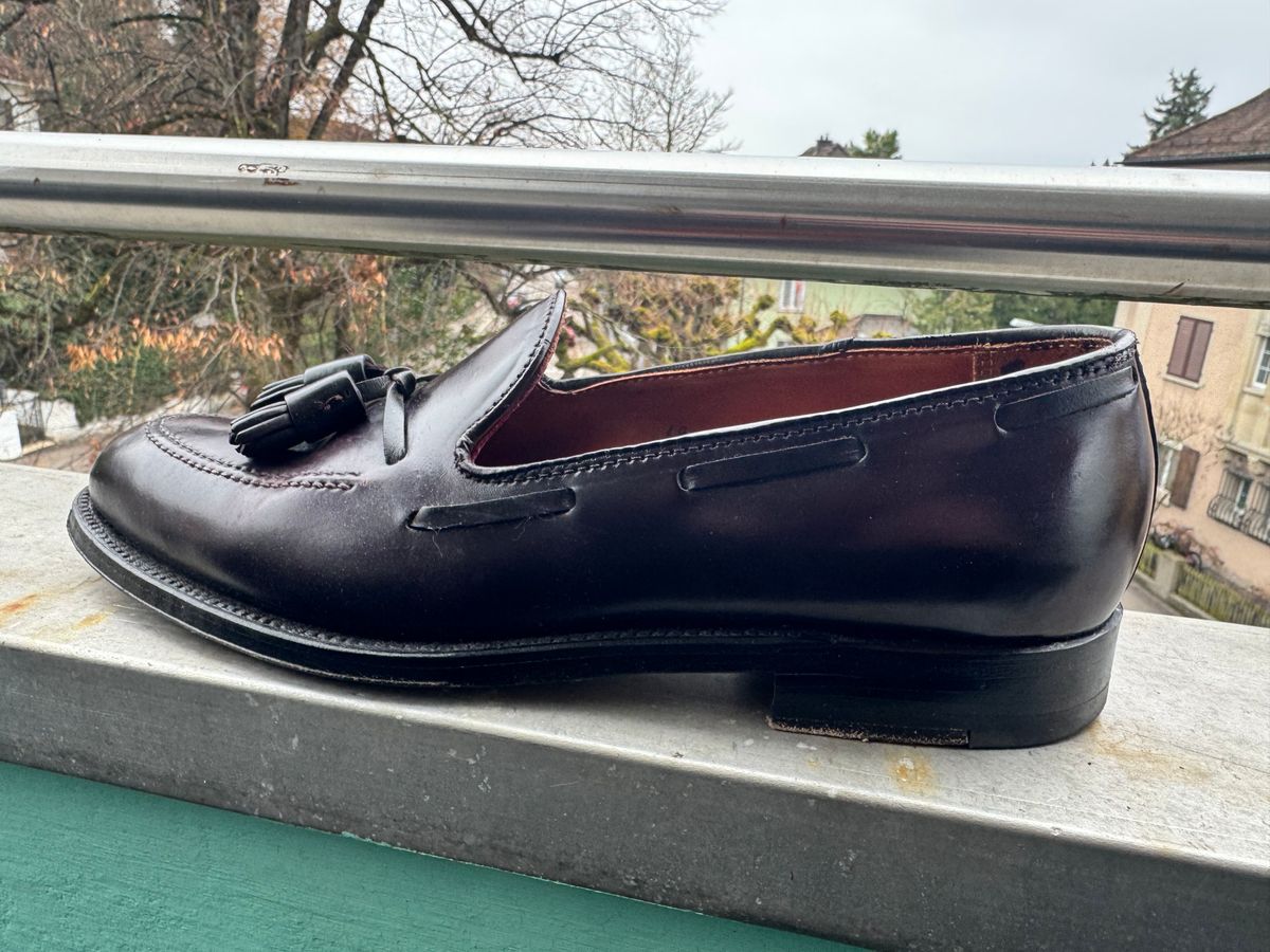Photo by yankinschweiz on December 3, 2025 of the Alden 563 Tassel Moccasin Loafer in Horween Color 8 Shell Cordovan.