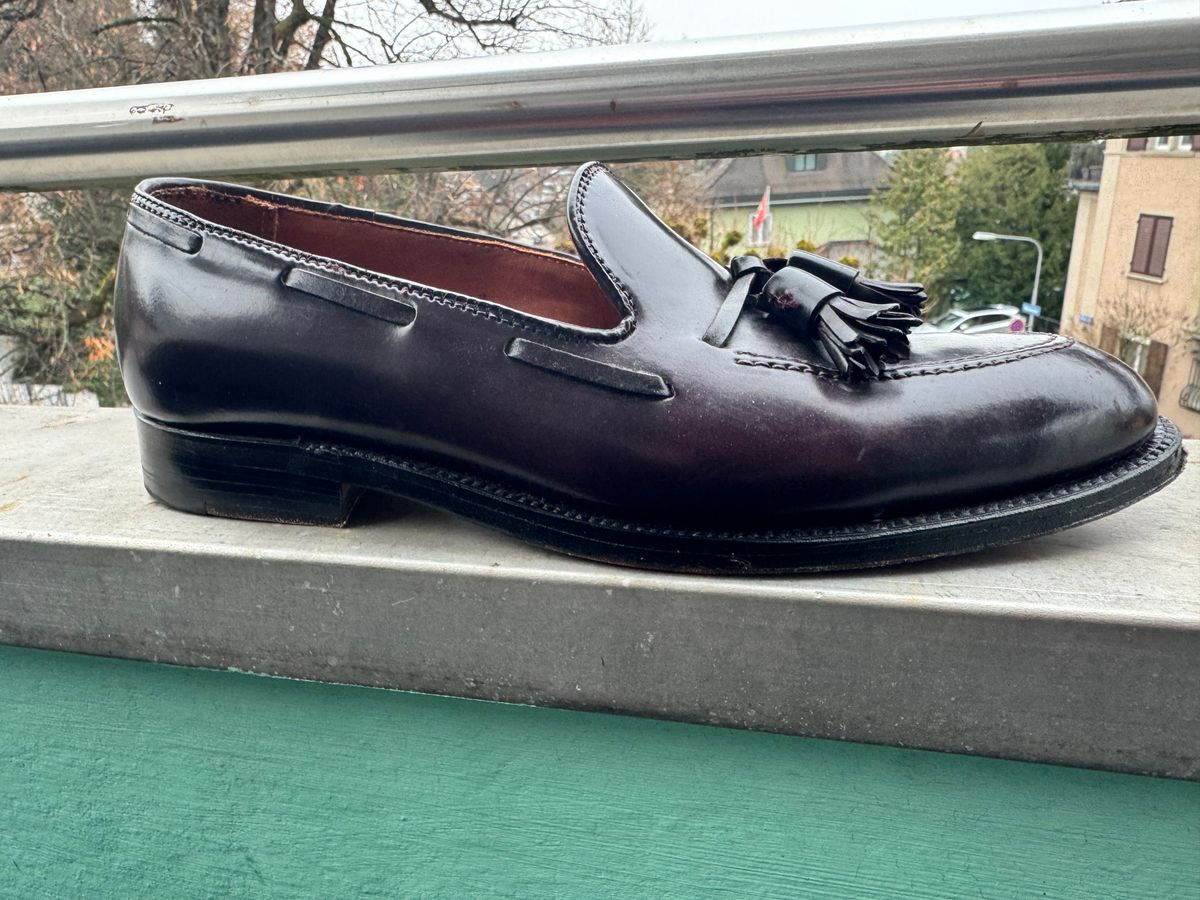 Photo by yankinschweiz on December 3, 2025 of the Alden 563 Tassel Moccasin Loafer in Horween Color 8 Shell Cordovan.