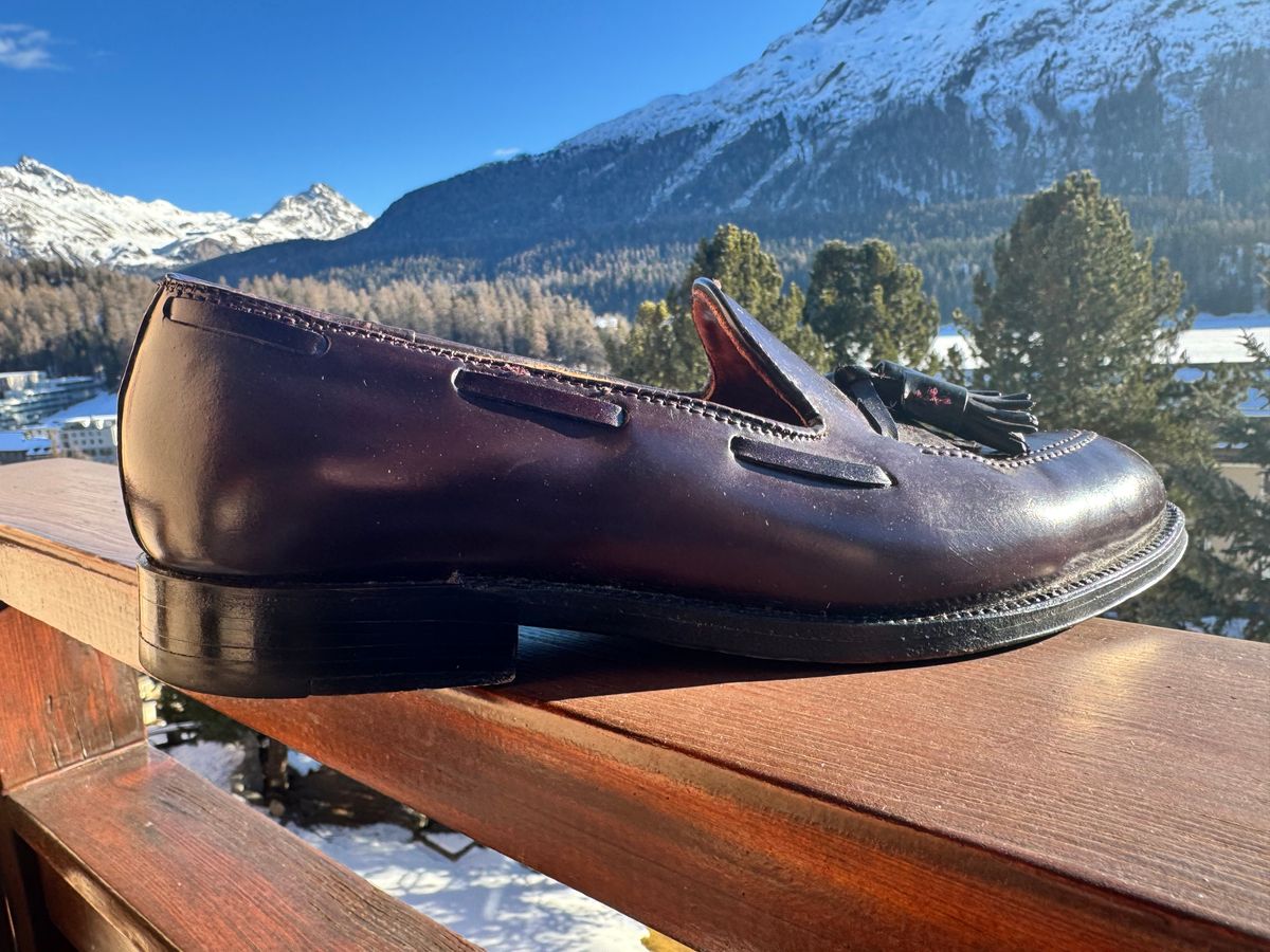 Photo by yankinschweiz on January 2, 2026 of the Alden 563 Tassel Moccasin Loafer in Horween Color 8 Shell Cordovan.
