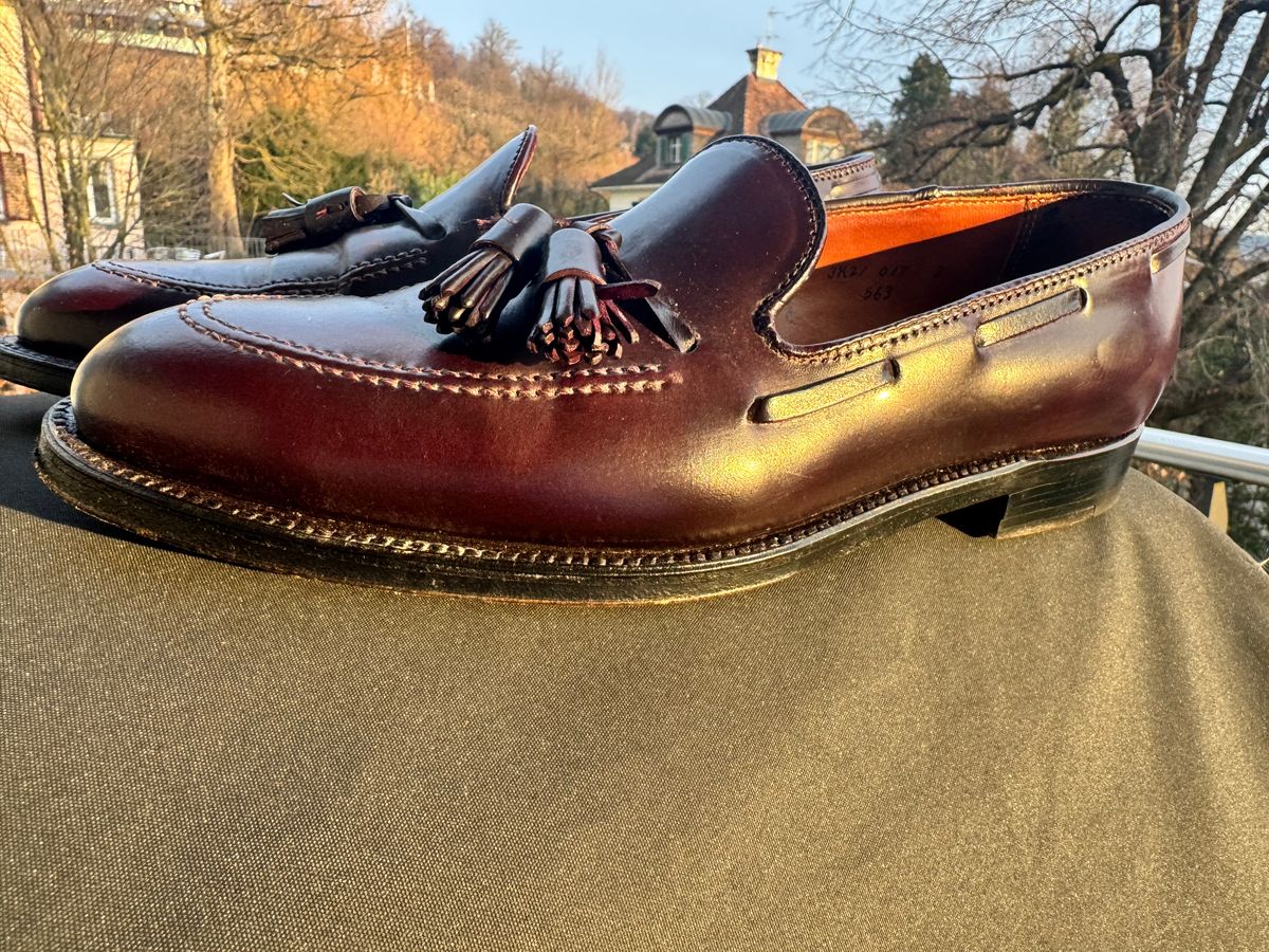 Photo by yankinschweiz on February 4, 2026 of the Alden 563 Tassel Moccasin Loafer in Horween Color 8 Shell Cordovan.
