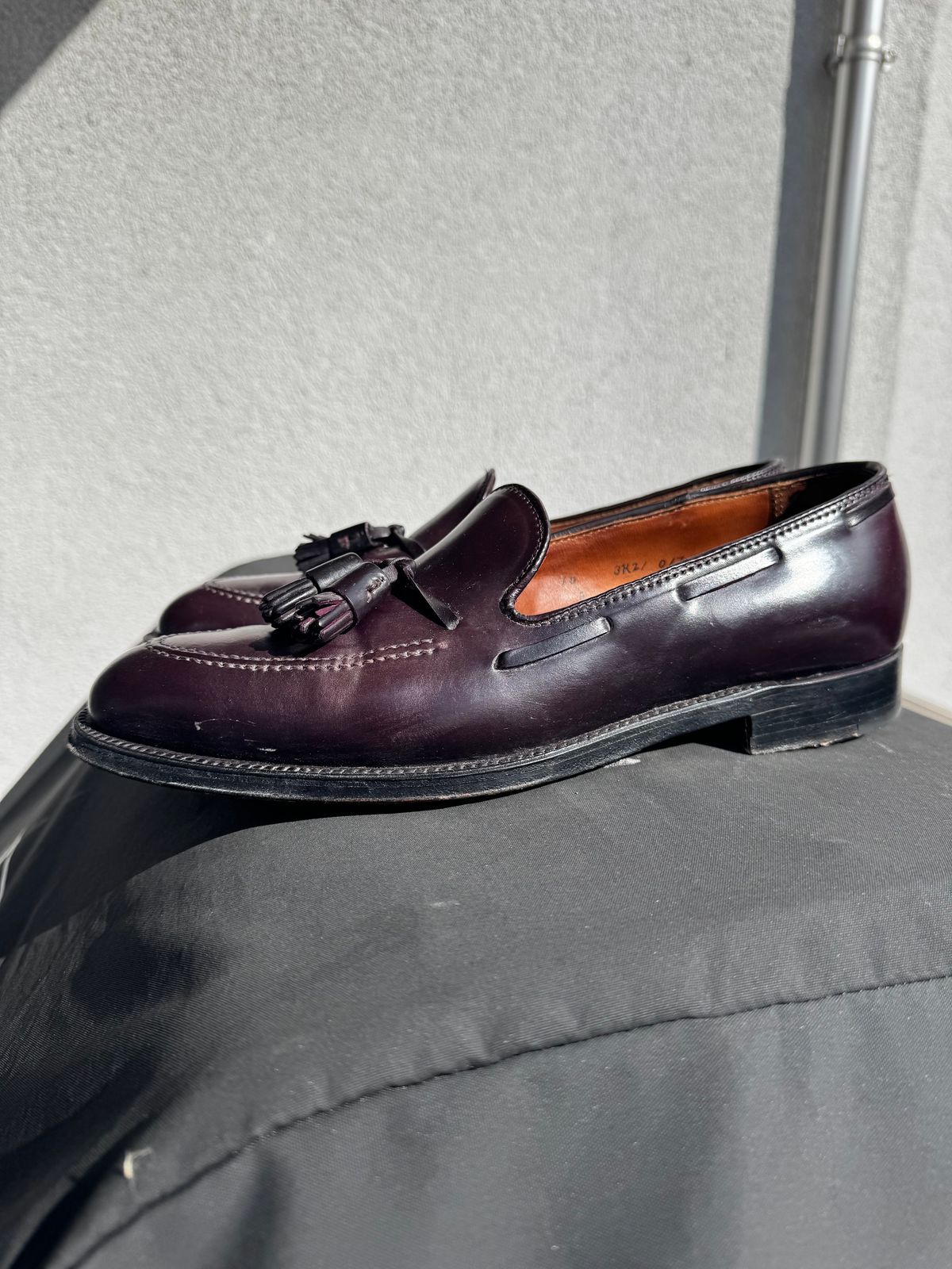 Photo by yankinschweiz on April 1, 2026 of the Alden 563 Tassel Moccasin Loafer in Horween Color 8 Shell Cordovan.