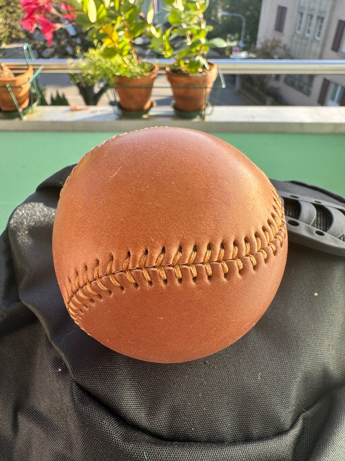 Photo by yankinschweiz on November 4, 2025 of the Ashland Leather Baseball in Horween Raw Natural Shell Cordova.