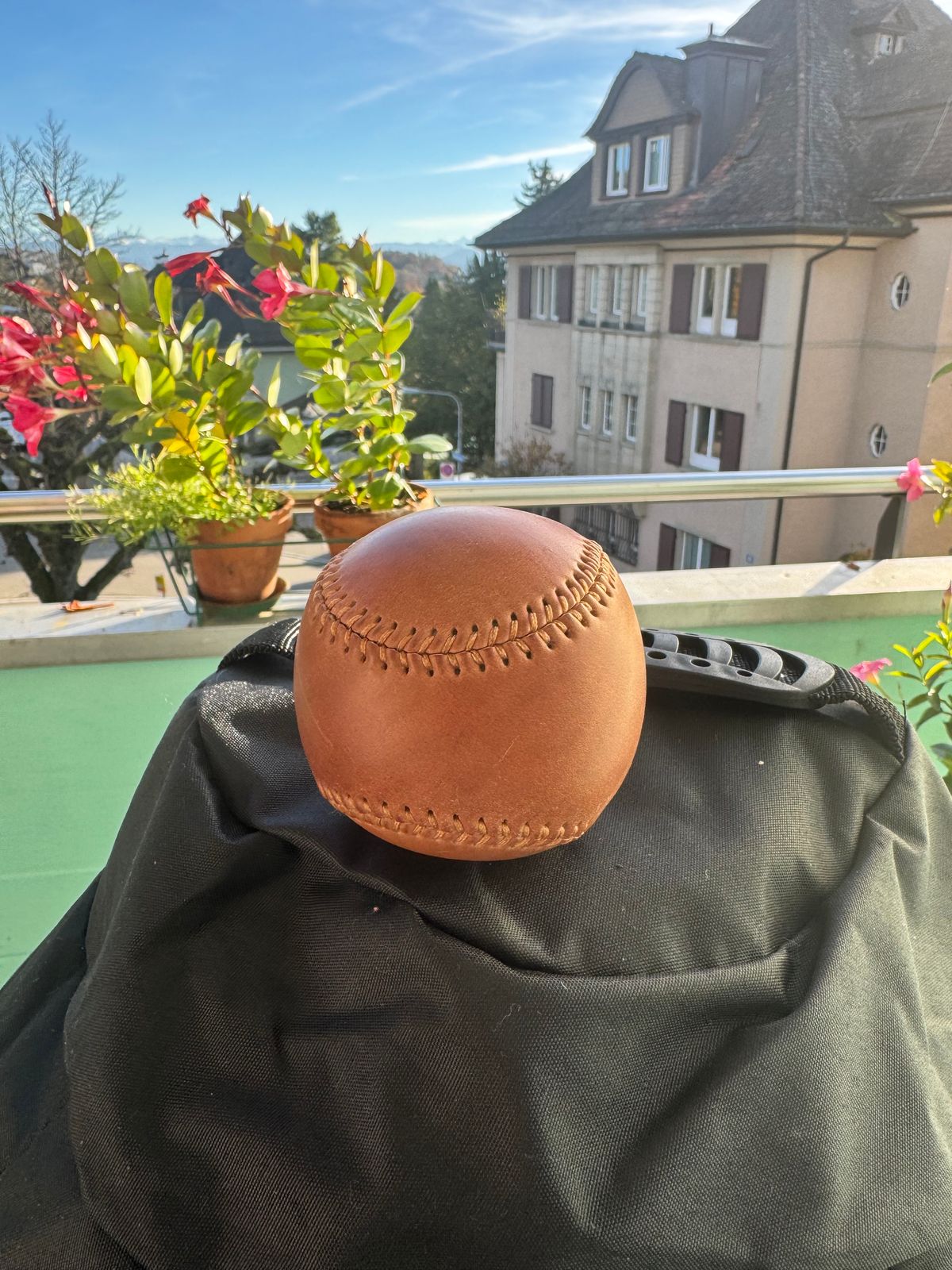 Photo by yankinschweiz on November 4, 2025 of the Ashland Leather Baseball in Horween Raw Natural Shell Cordova.