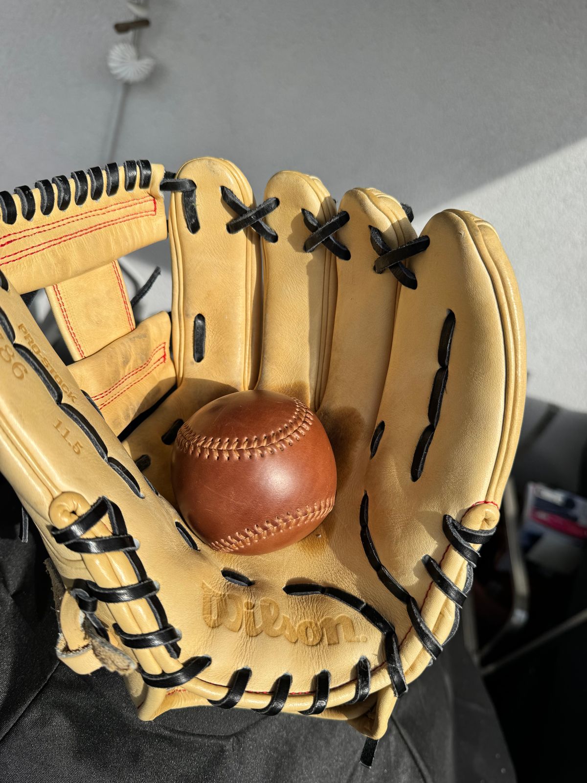 Photo by yankinschweiz on April 1, 2026 of the Ashland Leather Baseball in Horween Raw Natural Shell Cordova.