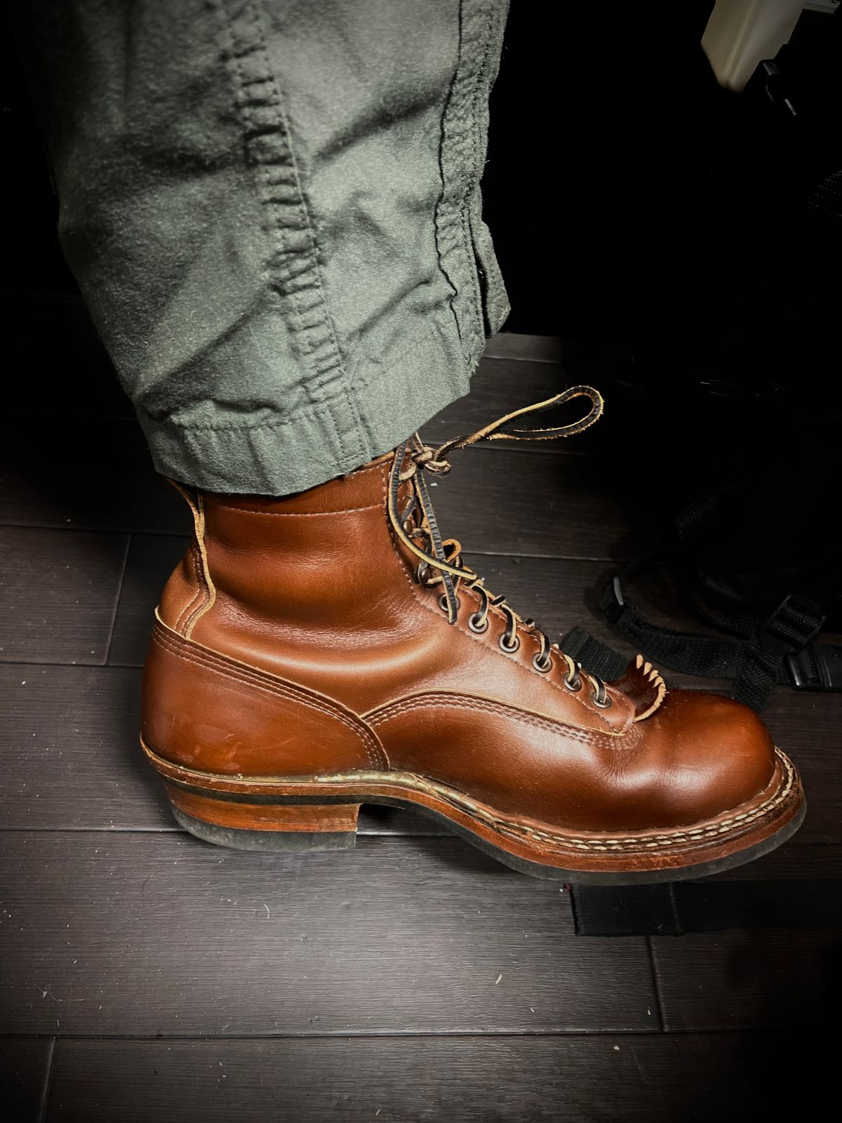 Photo by hansven on August 30, 2022 of the White's 350 Cutter in Horween British Tan Chromexcel.