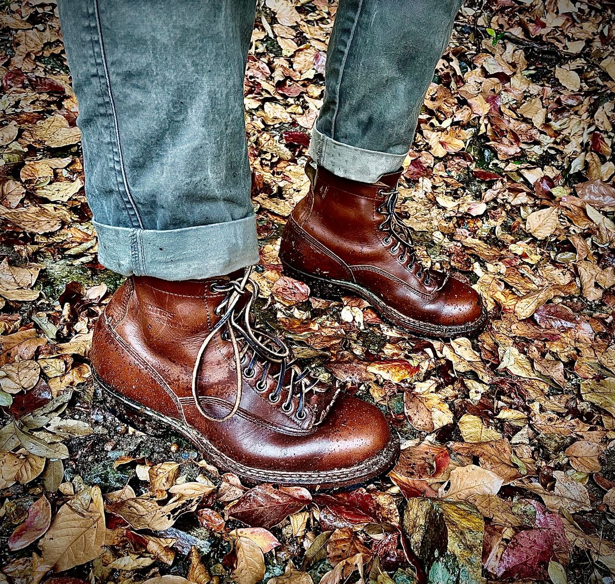 Photo by hansven on December 21, 2022 of the White's 350 Cutter in Horween British Tan Chromexcel.