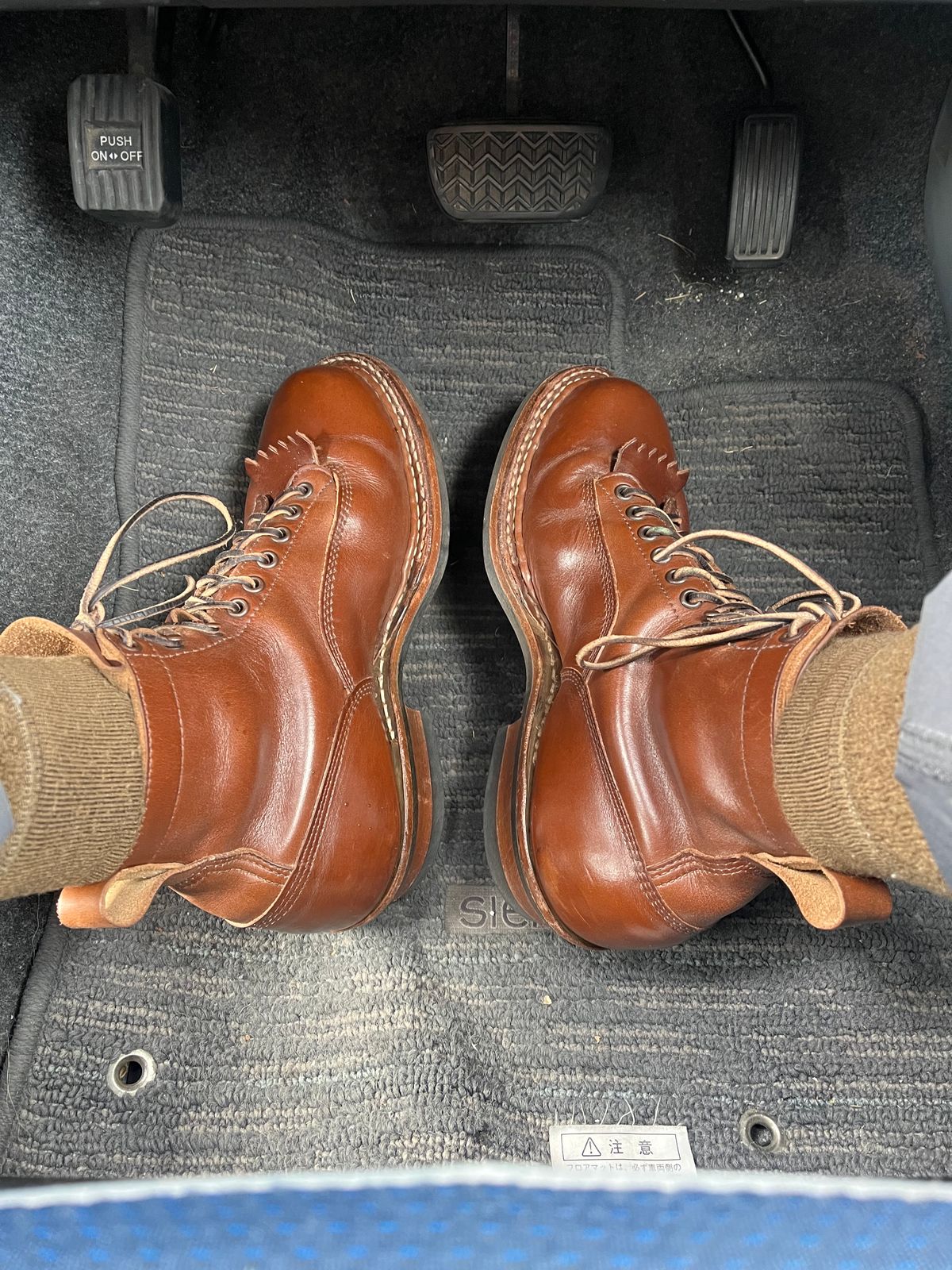 Photo by hansven on December 26, 2022 of the White's 350 Cutter in Horween British Tan Chromexcel.