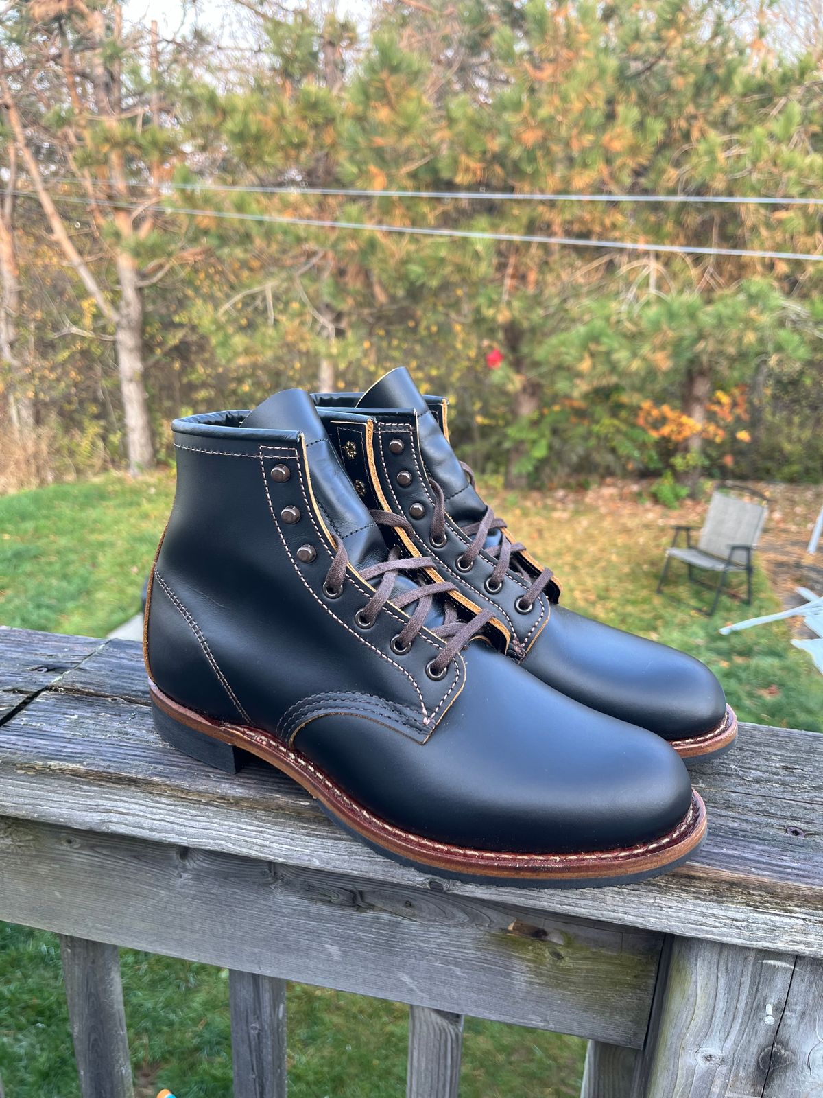 Photo by jamiejulia on November 1, 2024 of the Red Wing Beckman Flatbox in S.B. Foot Black Klondike.
