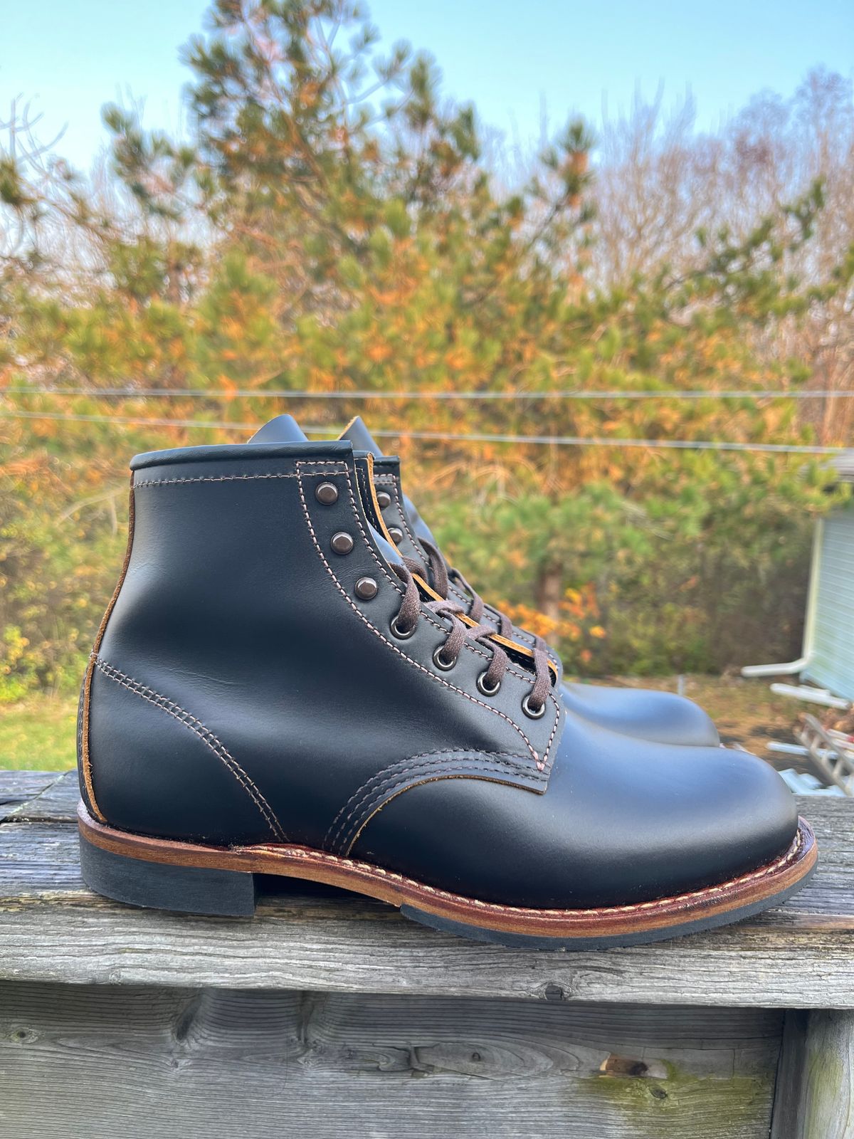 Photo by jamiejulia on November 1, 2024 of the Red Wing Beckman Flatbox in S.B. Foot Black Klondike.